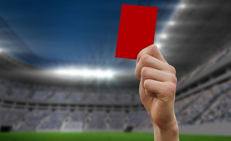 Thẻ đỏ trong bóng đá là gì? Tác dụng và quy định của thẻ đỏ và thẻ vàng