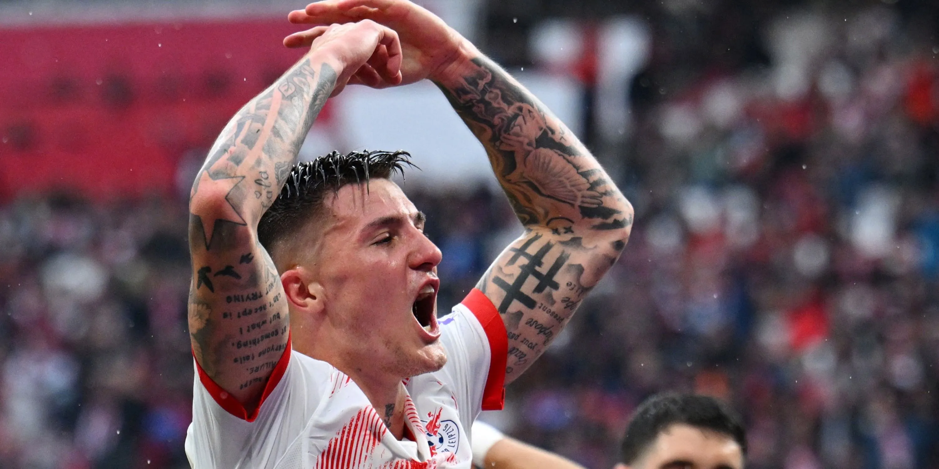 Benjamin Sesko của RB Leipzig ăn mừng