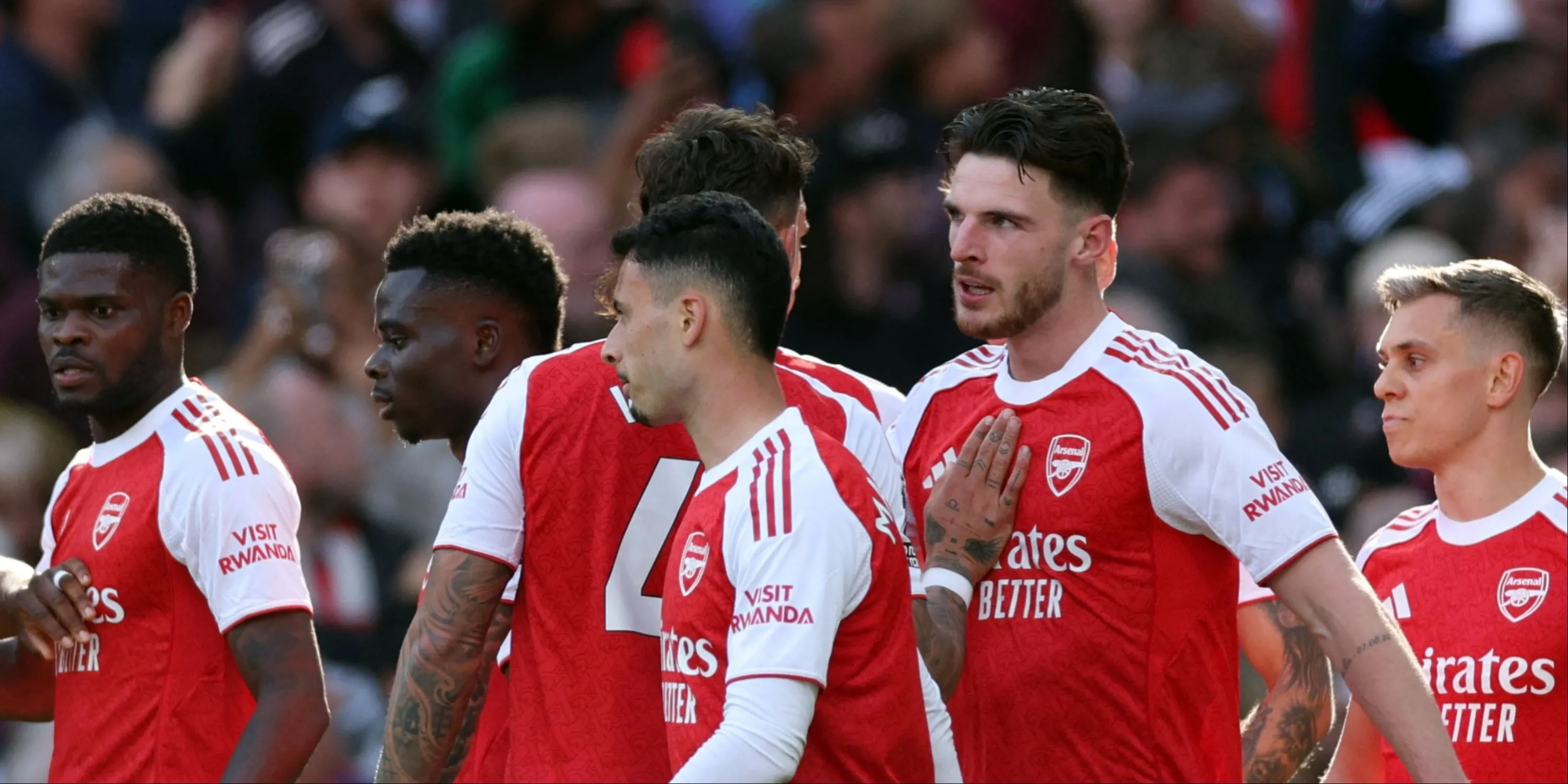 Cầu thủ Arsenal Bukayo Saka, Declan Rice và Gabriel Martinelli trên sân tập