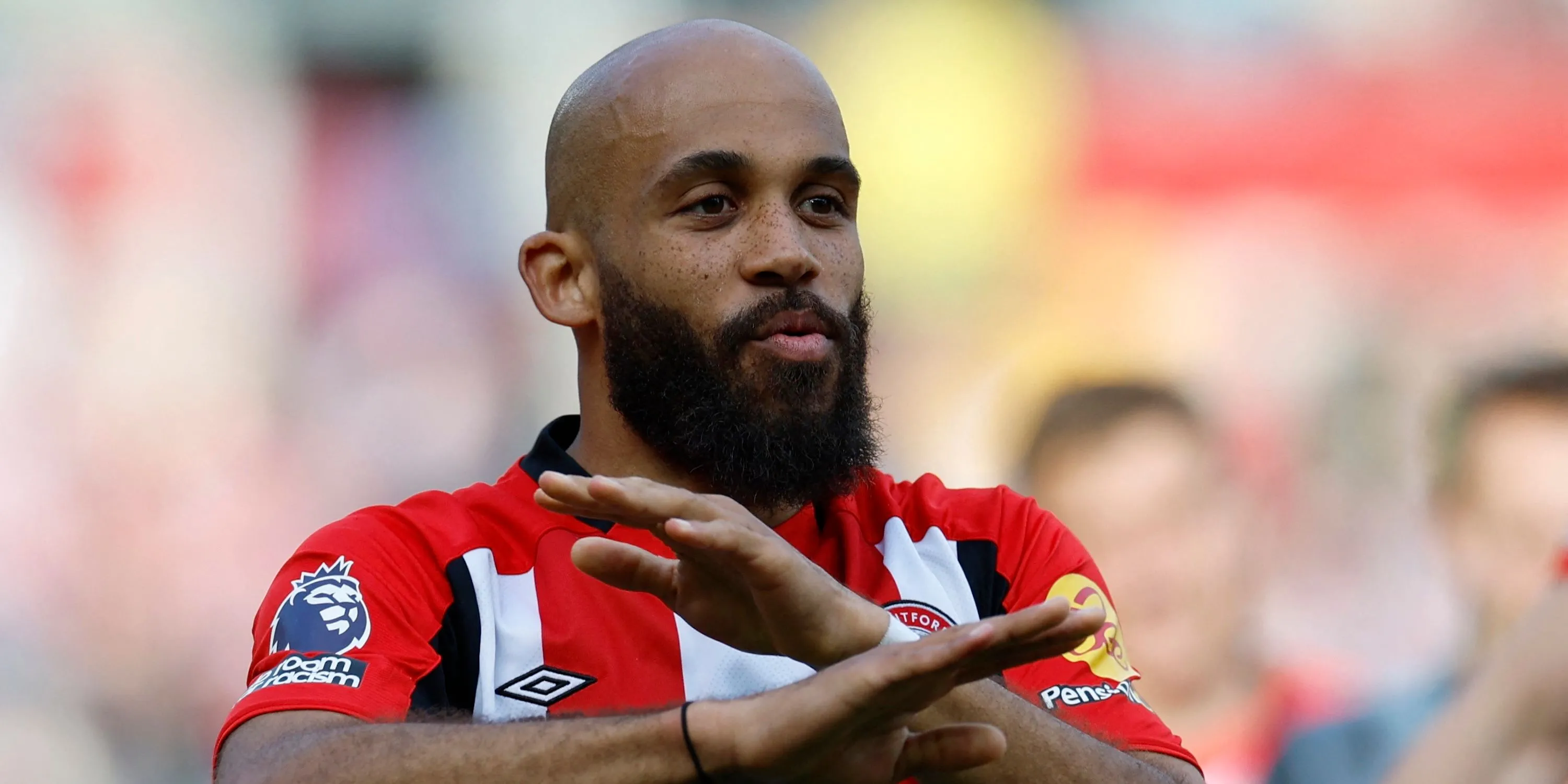 Cầu thủ Bryan Mbeumo của Brentford ăn mừng sau trận đấu