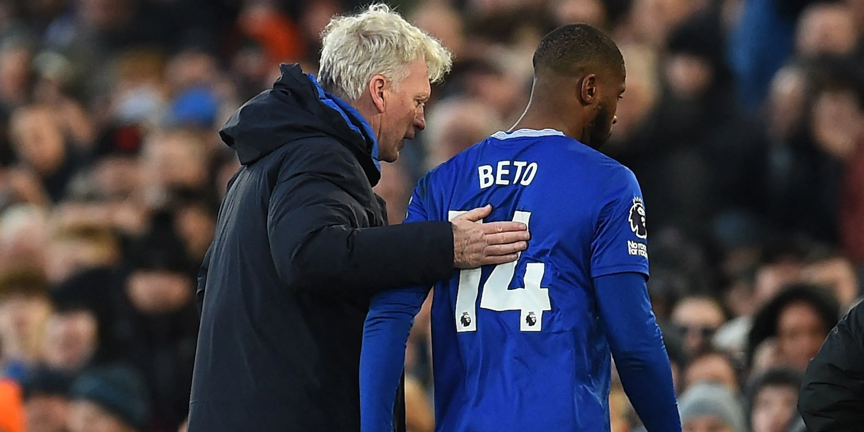 David Moyes, cựu HLV Everton, và tiền đạo Beto trong một khoảnh khắc