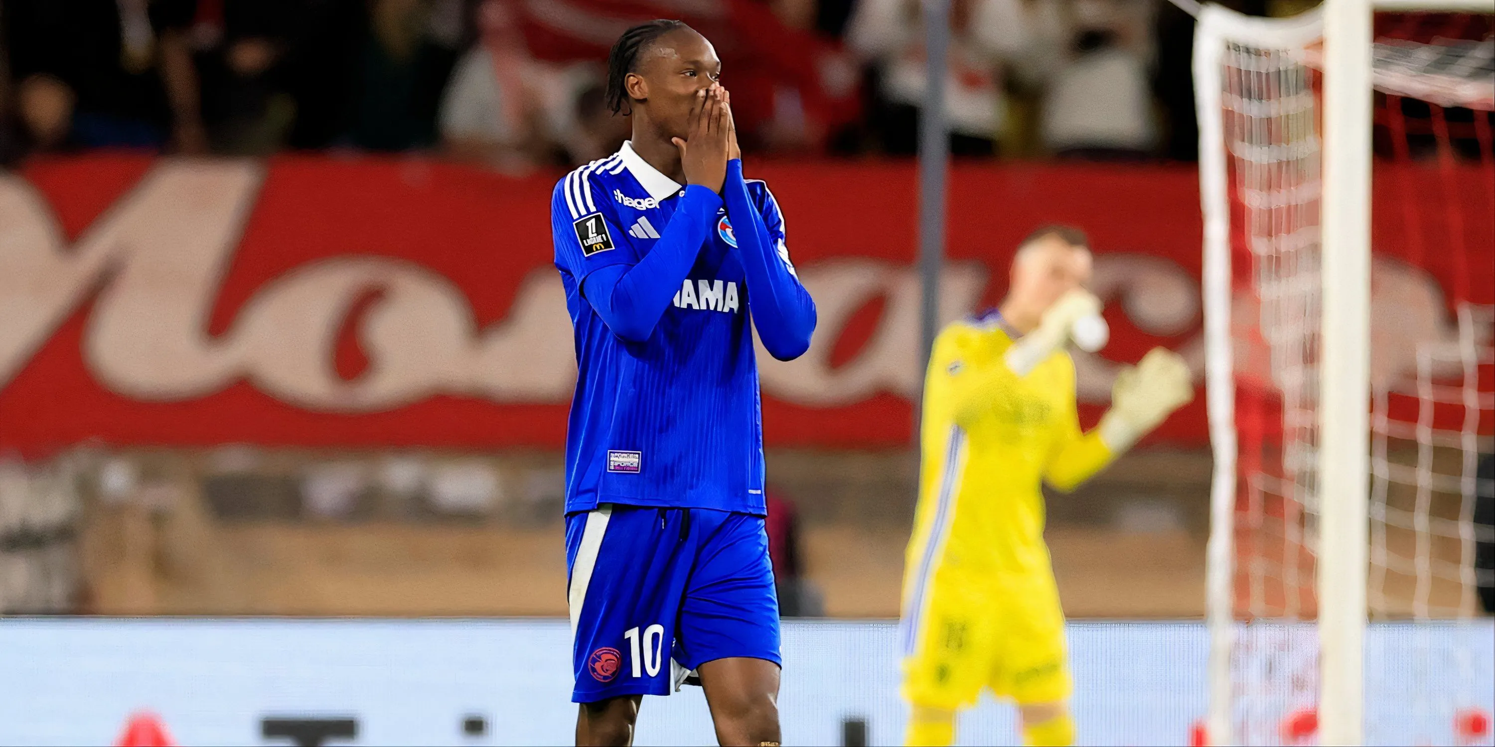 Emanuel Emegha trong màu áo Strasbourg, tiền đạo trẻ được West Ham United theo dõi sát sao
