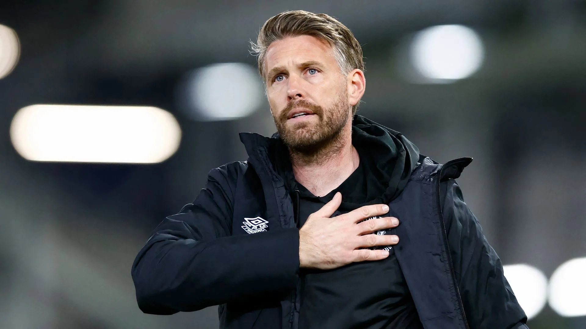 HLV Rob Edwards chỉ đạo Luton Town