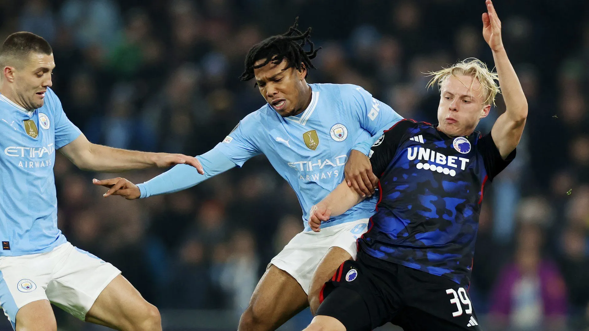 Micah Hamilton thời còn thi đấu cho Manchester City, đang được xem xét cho Plymouth Argyle