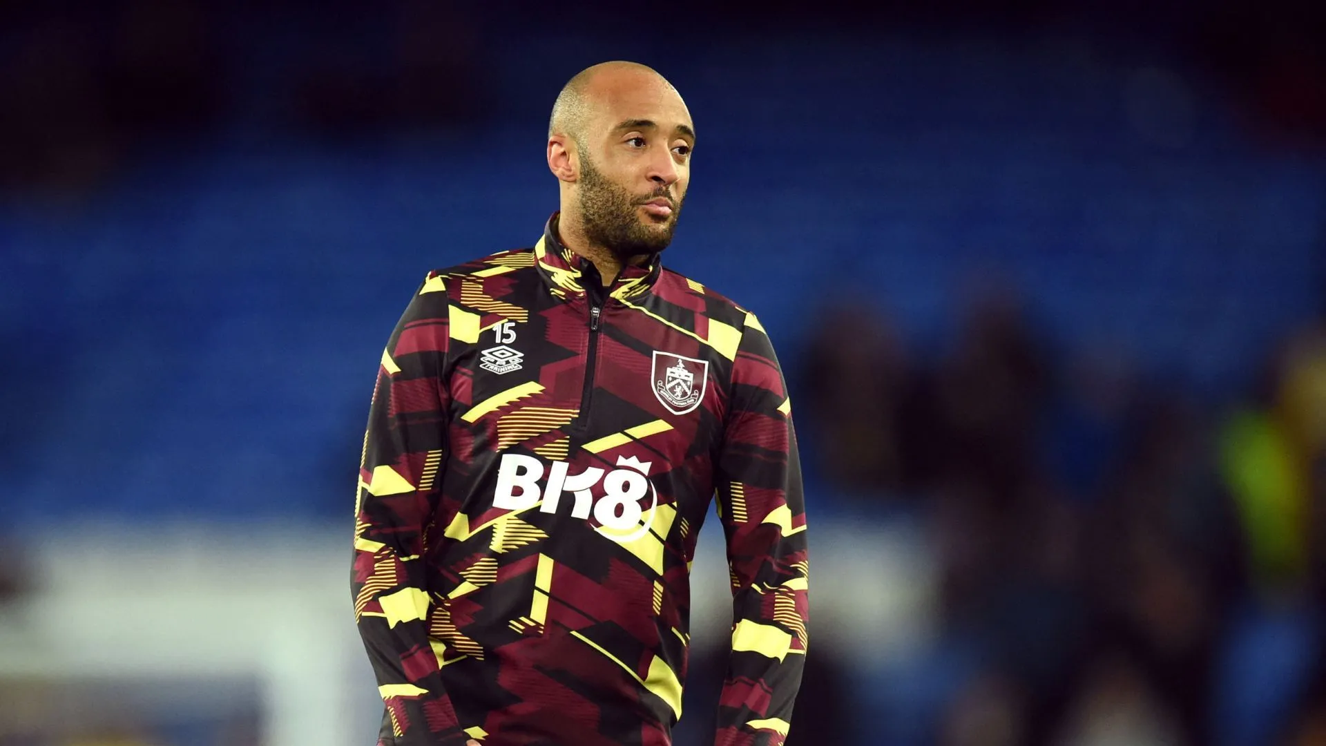 Nathan Redmond trong trận đấu của Burnley tại Carabao Cup