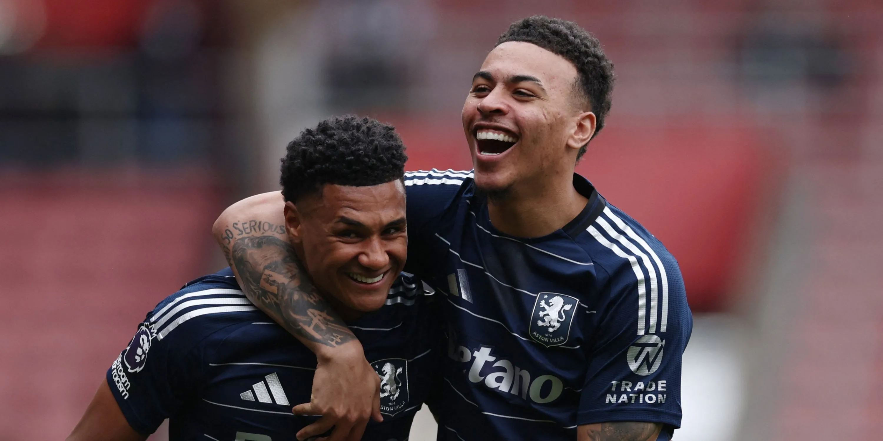Ollie Watkins ăn mừng bàn thắng trong màu áo Aston Villa mùa giải 2024-2025, tương lai bất định tại Villa Park