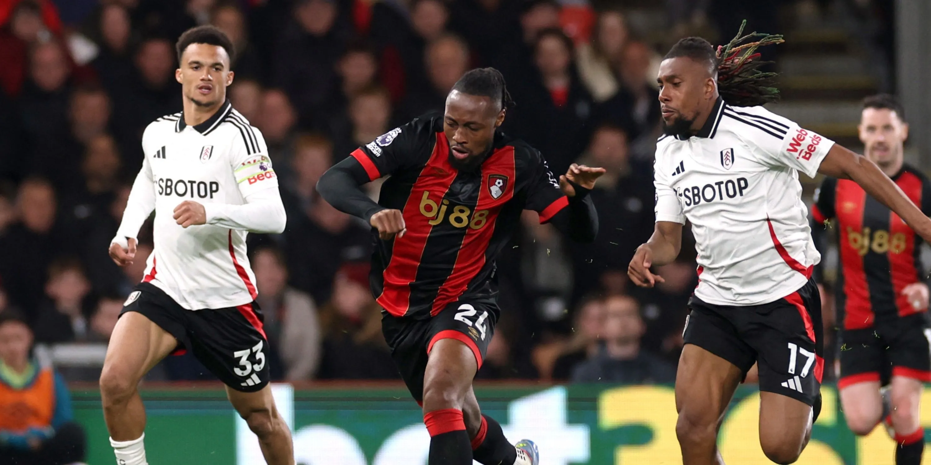 Tiền đạo Antoine Semenyo của Bournemouth tung cú sút trong trận đấu