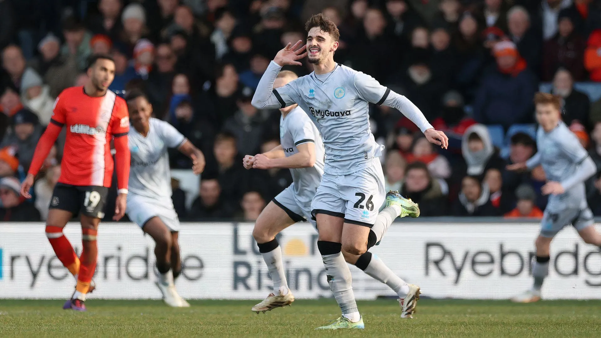 Tiền đạo trẻ Mihailo Ivanovic ghi bàn cho Millwall tại Championship