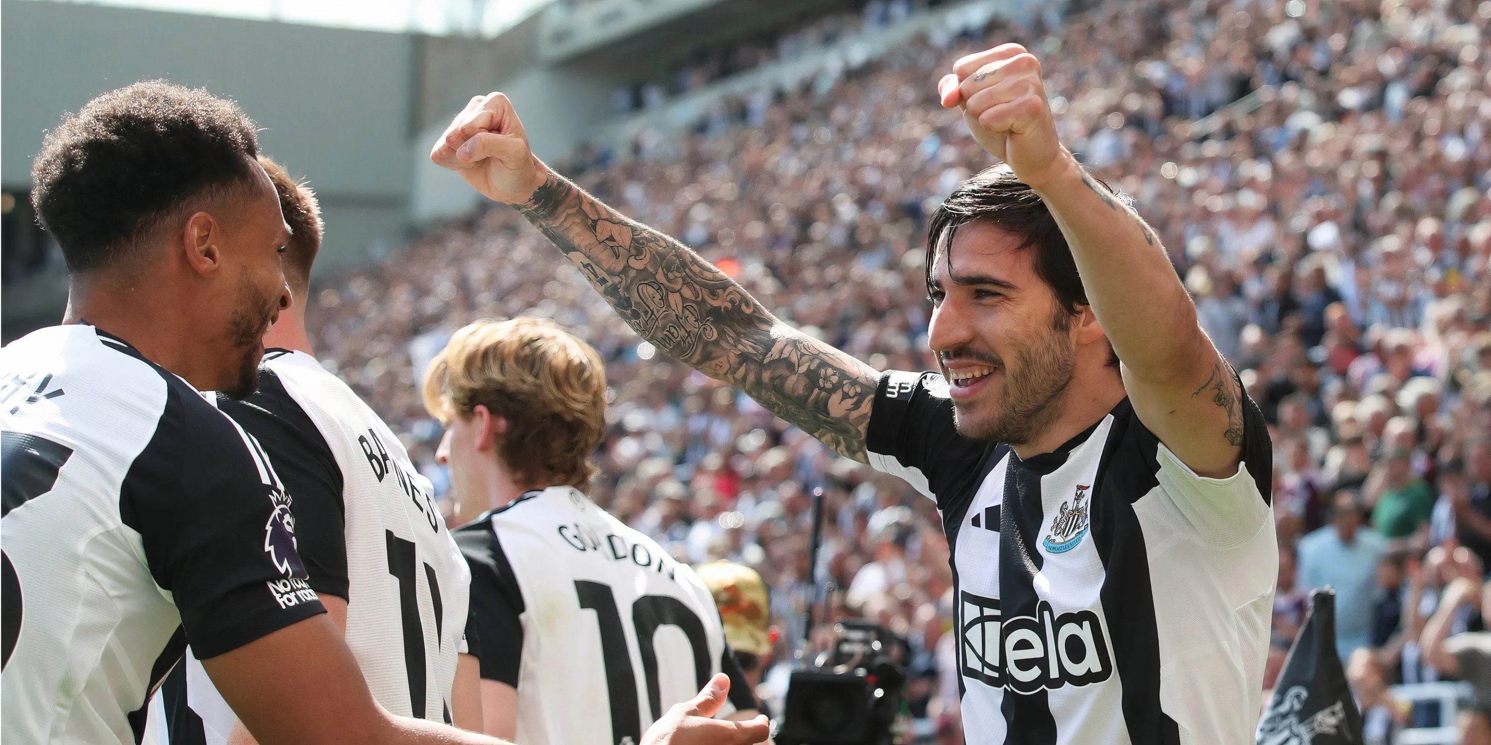Cầu thủ Newcastle United ăn mừng tại Premier League