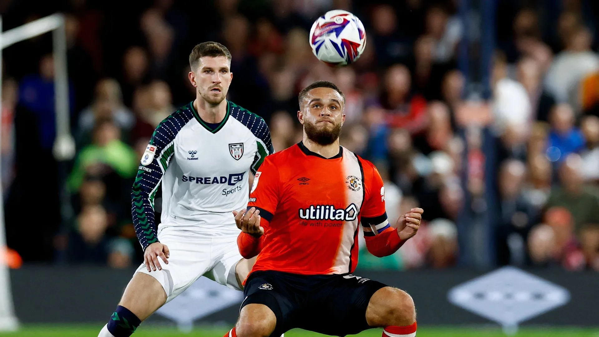 Chris Mepham thi đấu cho Sunderland trong trận gặp Luton Town tại Championship
