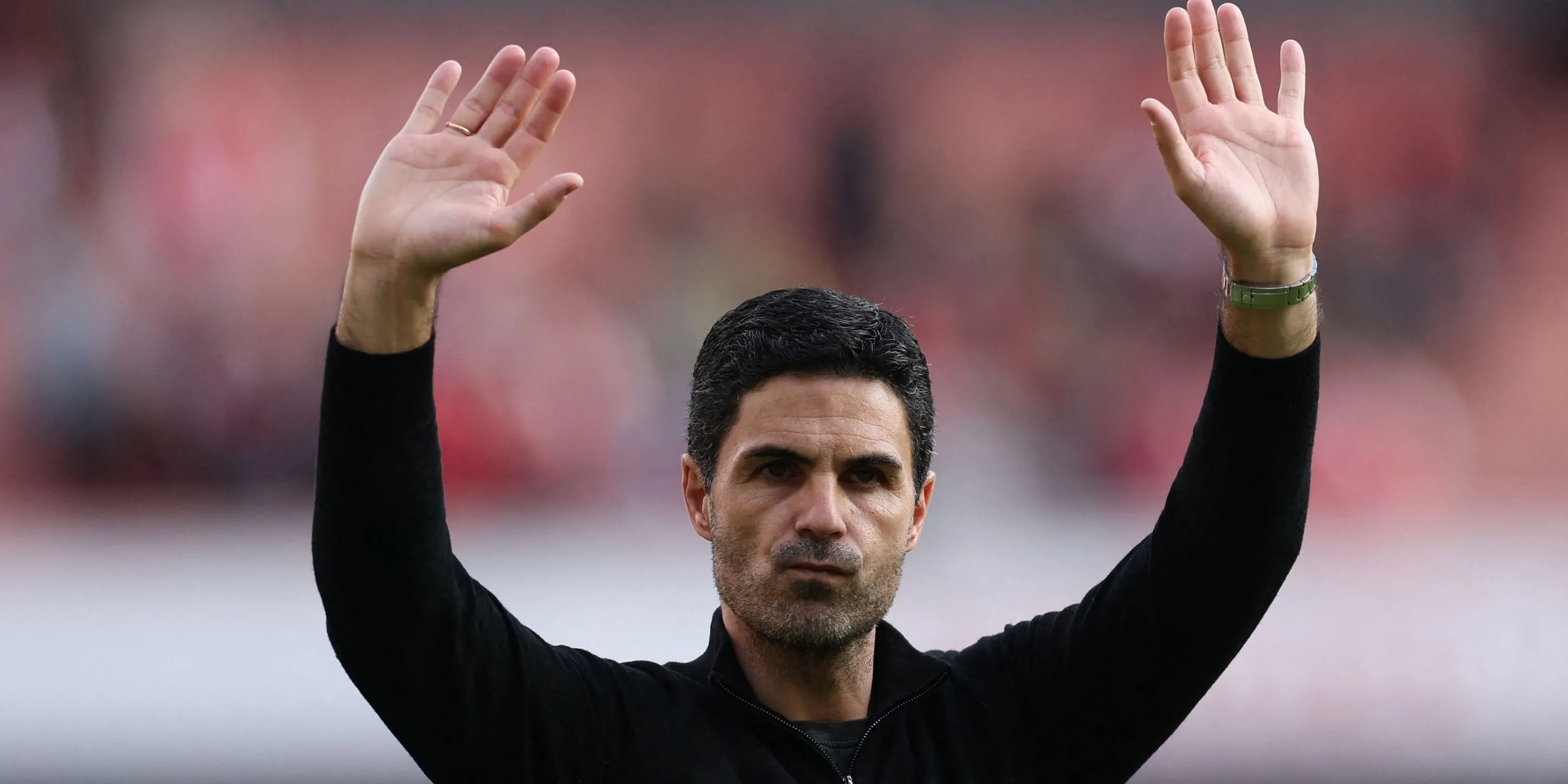 HLV Mikel Arteta của Arsenal sau một trận đấu, đối mặt với áp lực giành danh hiệu lớn