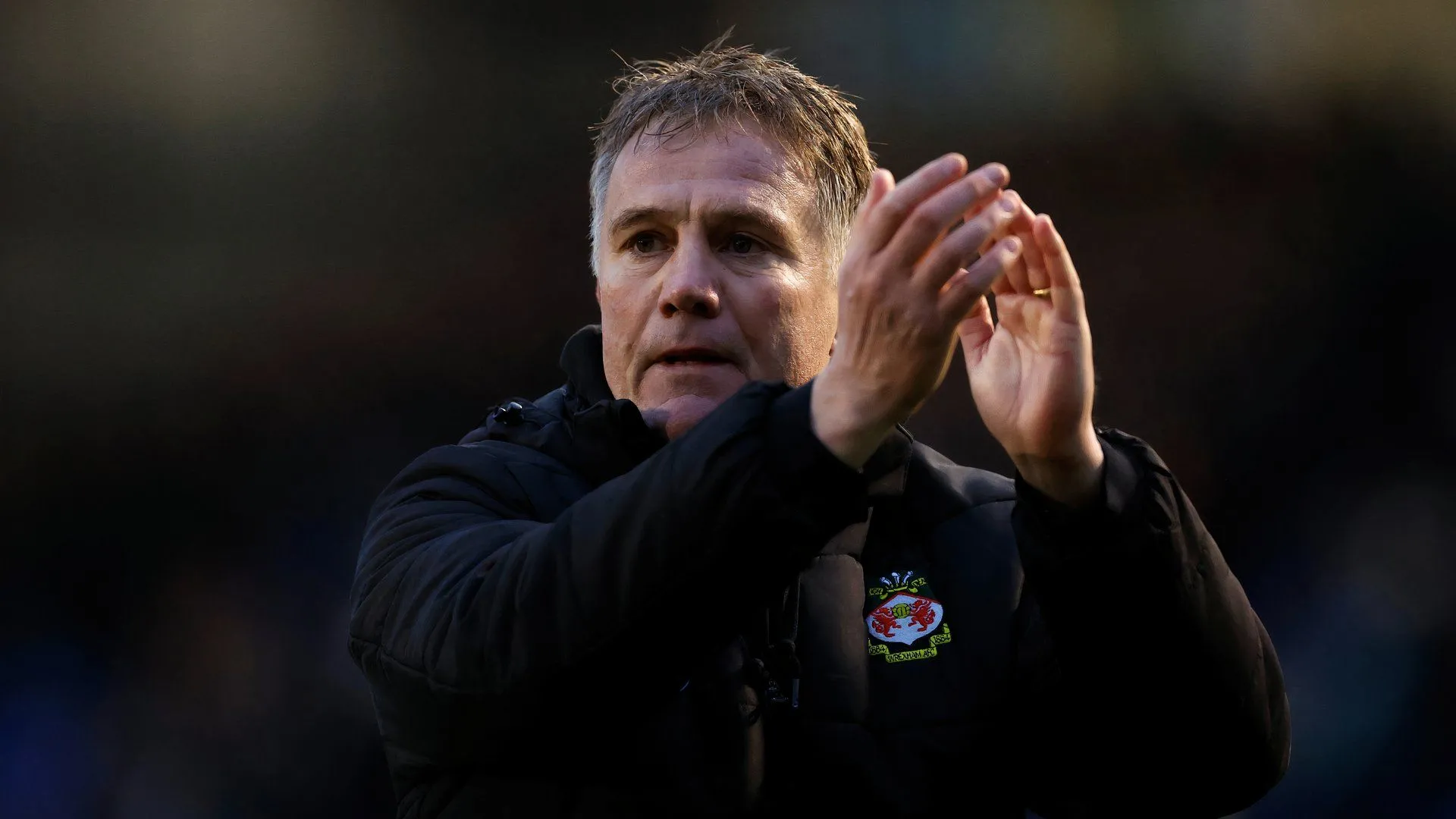 HLV Phil Parkinson của Wrexham, người đang cân nhắc các mục tiêu chuyển nhượng cho mùa giải Championship