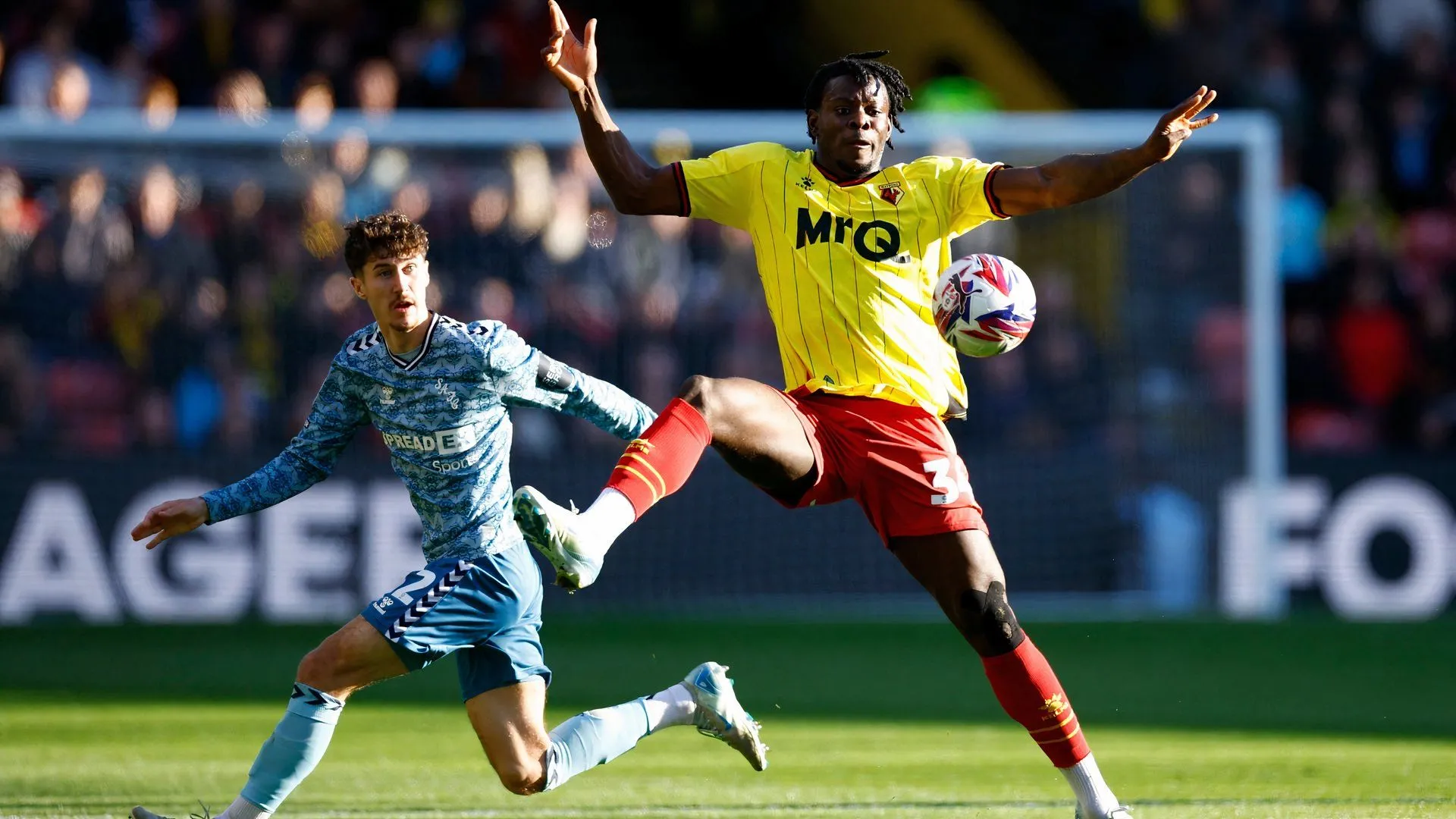 Kwadwo Baah, tài năng trẻ của Watford, trên sân tập