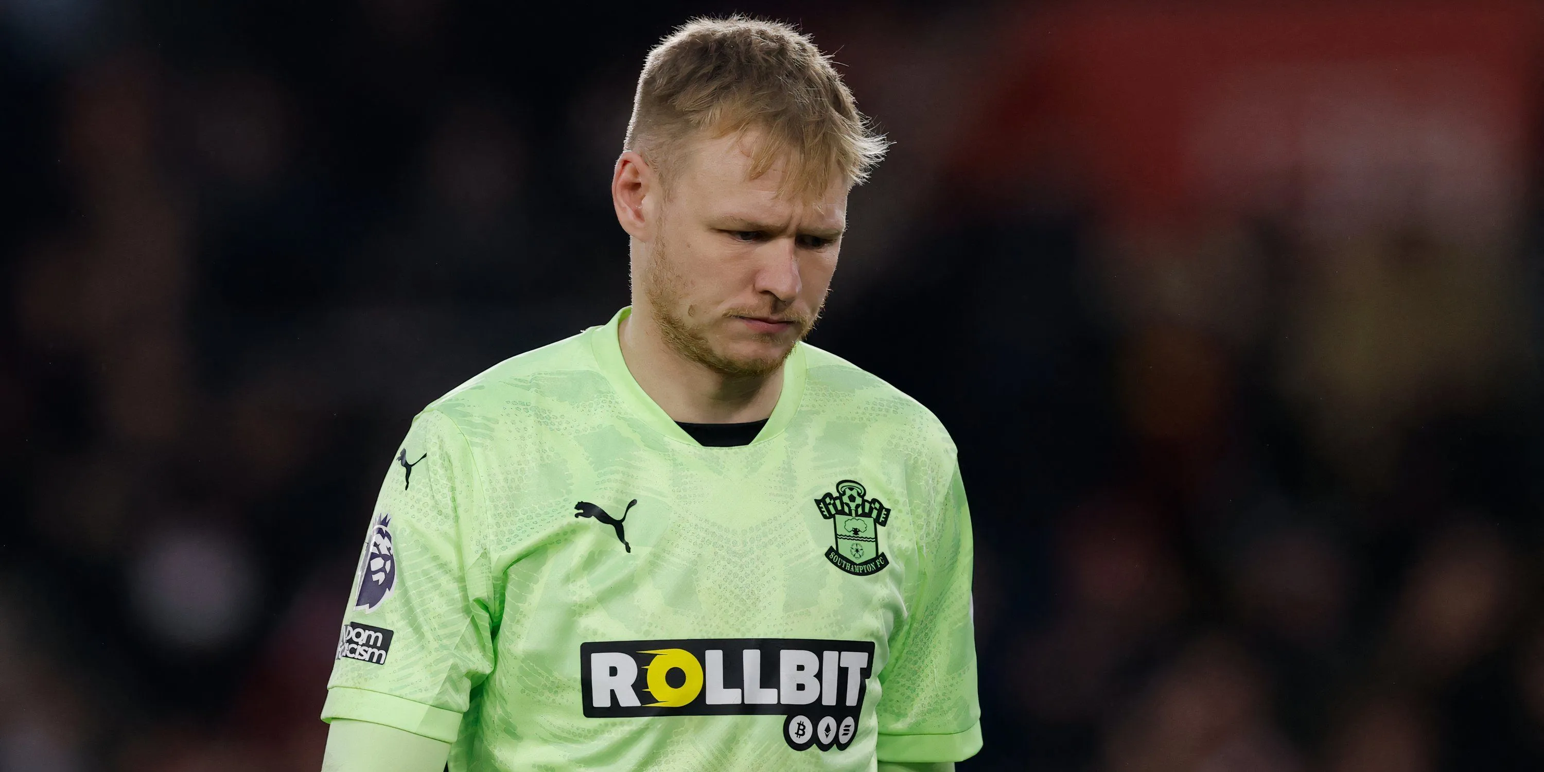 Thủ môn Aaron Ramsdale trong màu áo Southampton