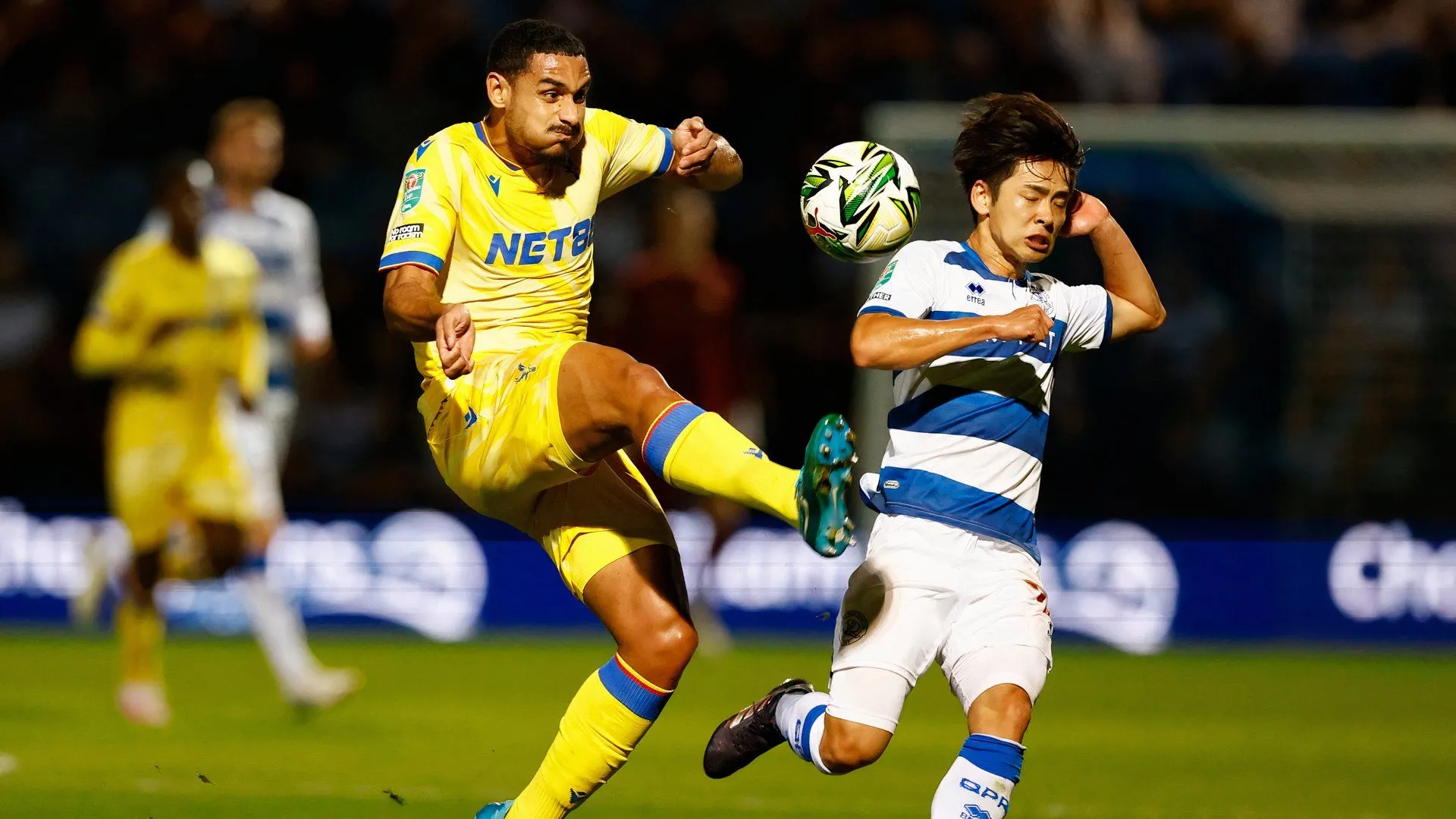 Tiền đạo Koki Saito của QPR trình diễn kỹ thuật