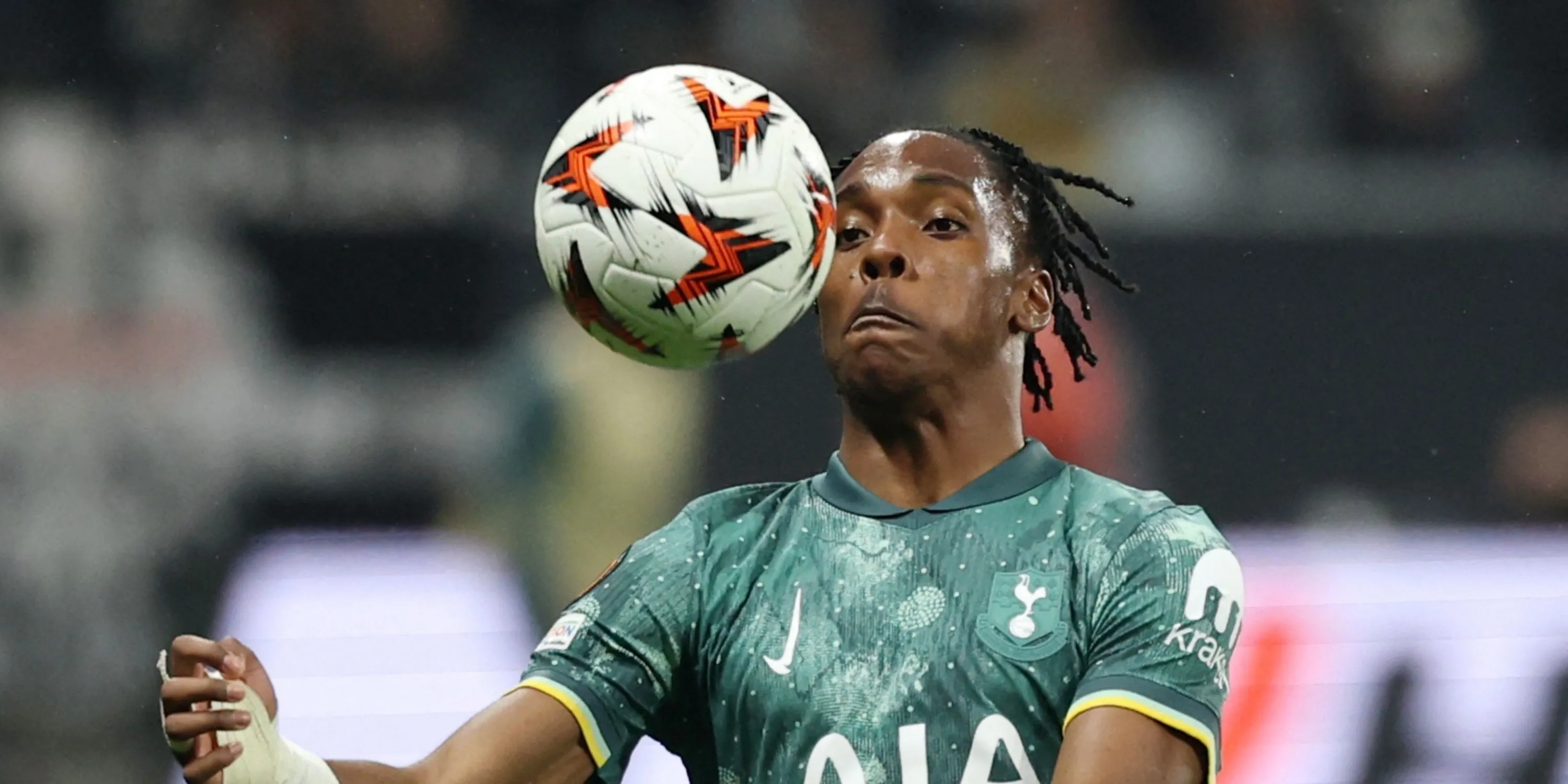 Tiền đạo trẻ Mathys Tel trong màu áo Tottenham Hotspur