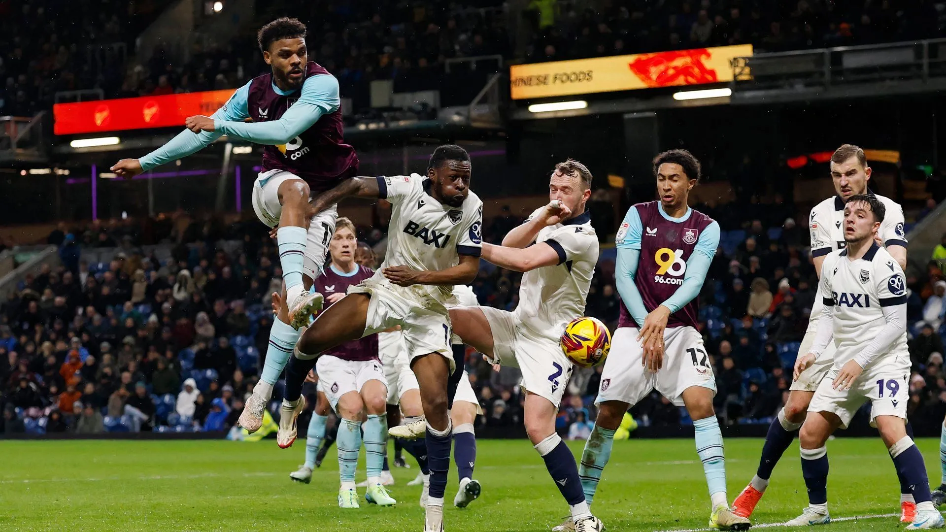 Tiền vệ Alex Matos trong màu áo Oxford United