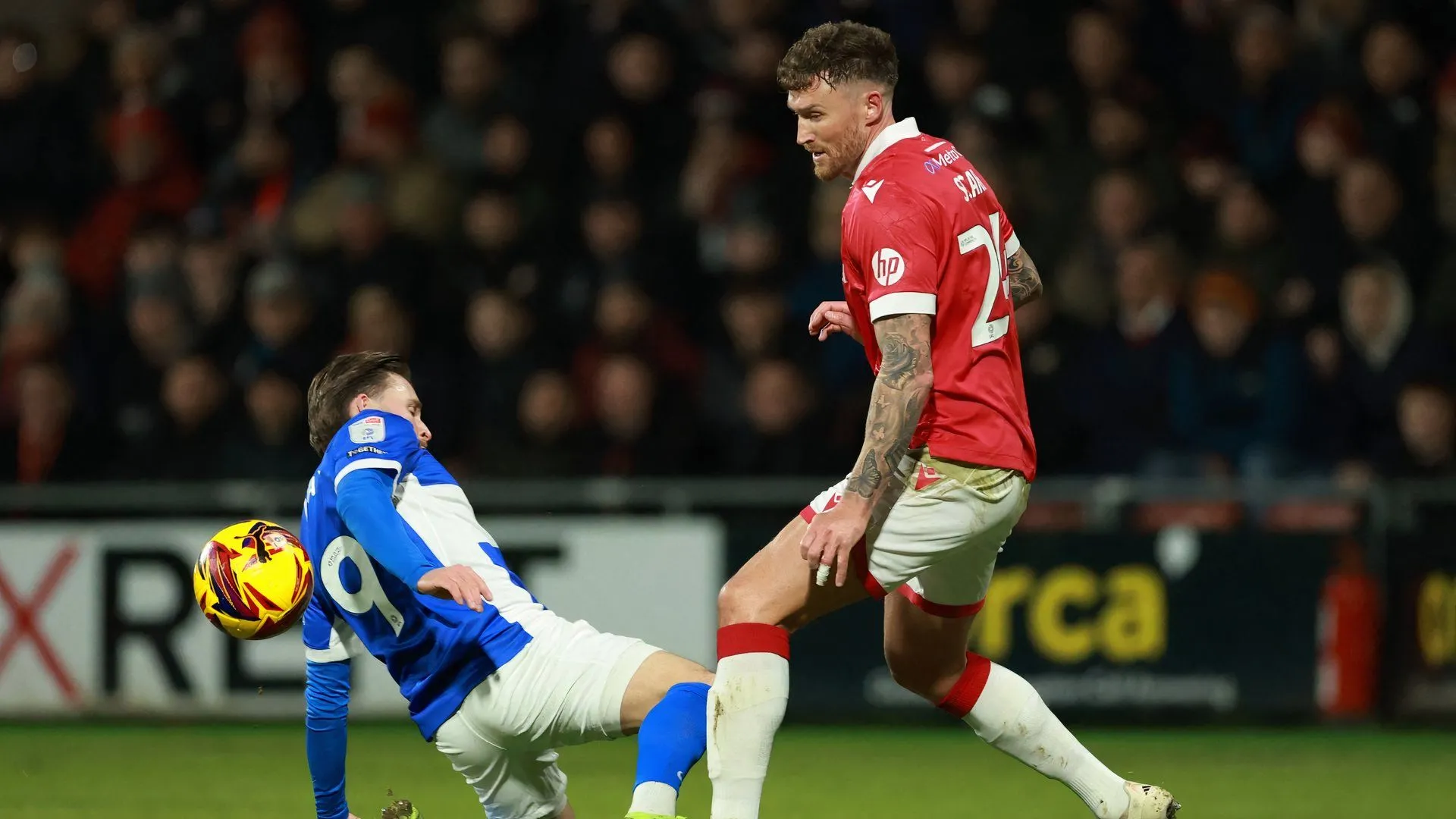 Alfie May trong màu áo Birmingham City đối đầu Wrexham