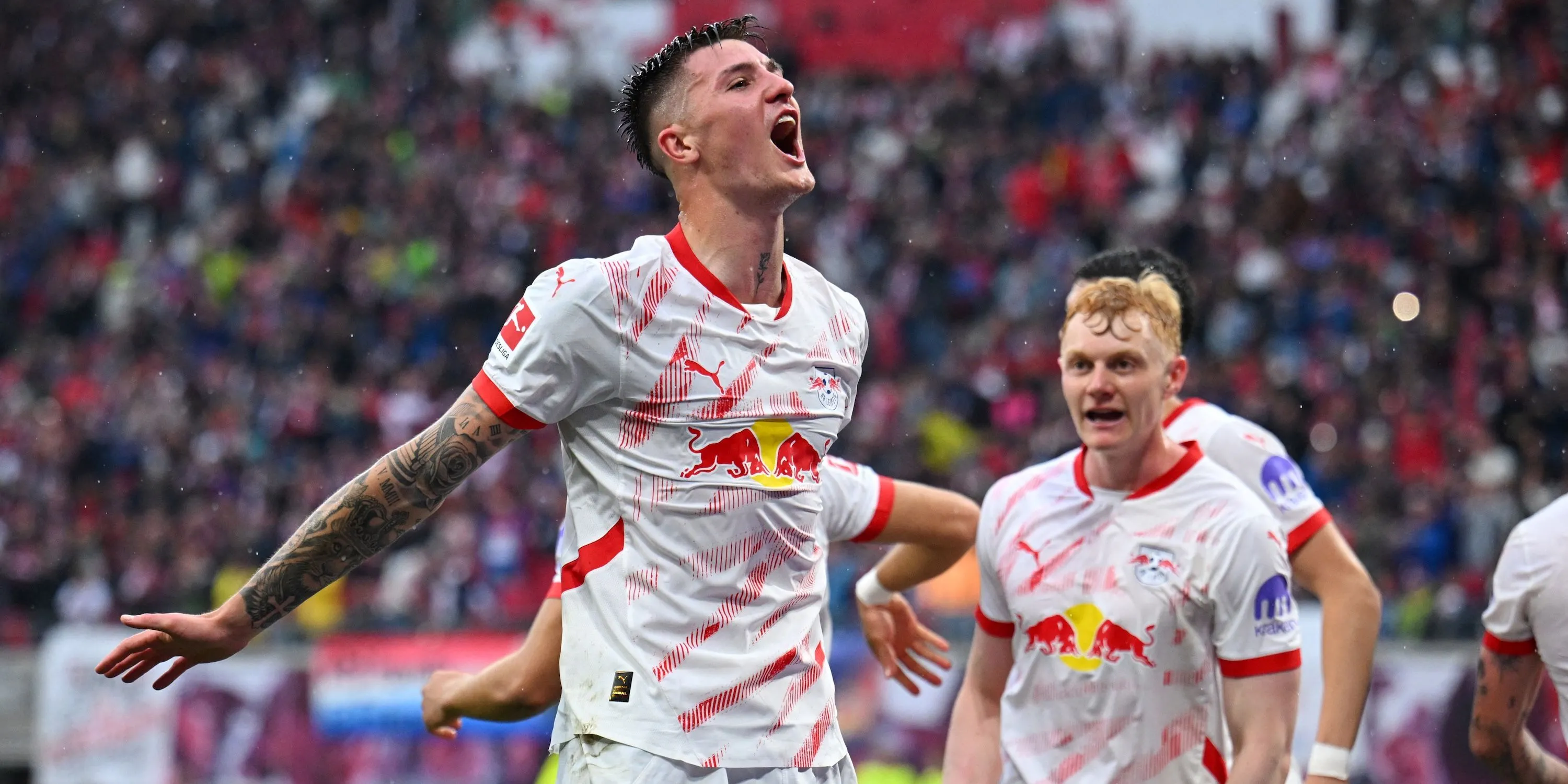 Benjamin Sesko ăn mừng bàn thắng, tiền đạo từng là mục tiêu của Arsenal trước Viktor Gyokeres.