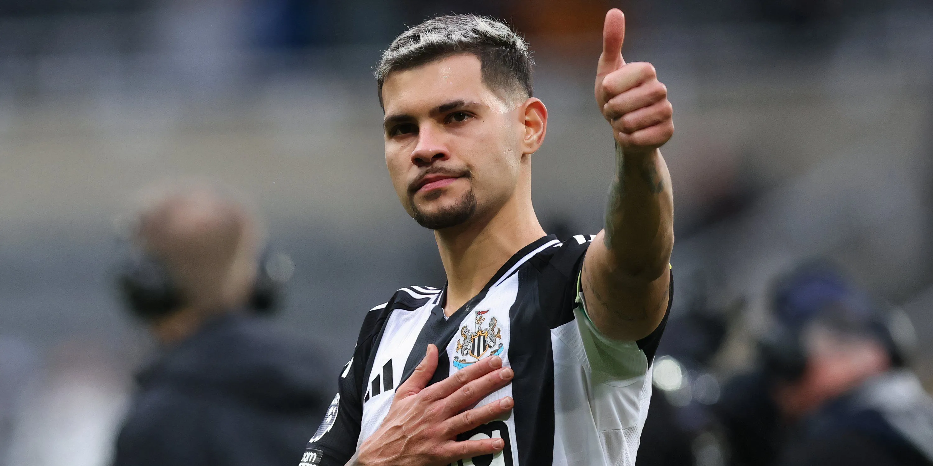 Bruno Guimaraes thi đấu cho Newcastle United ở Ngoại hạng Anh