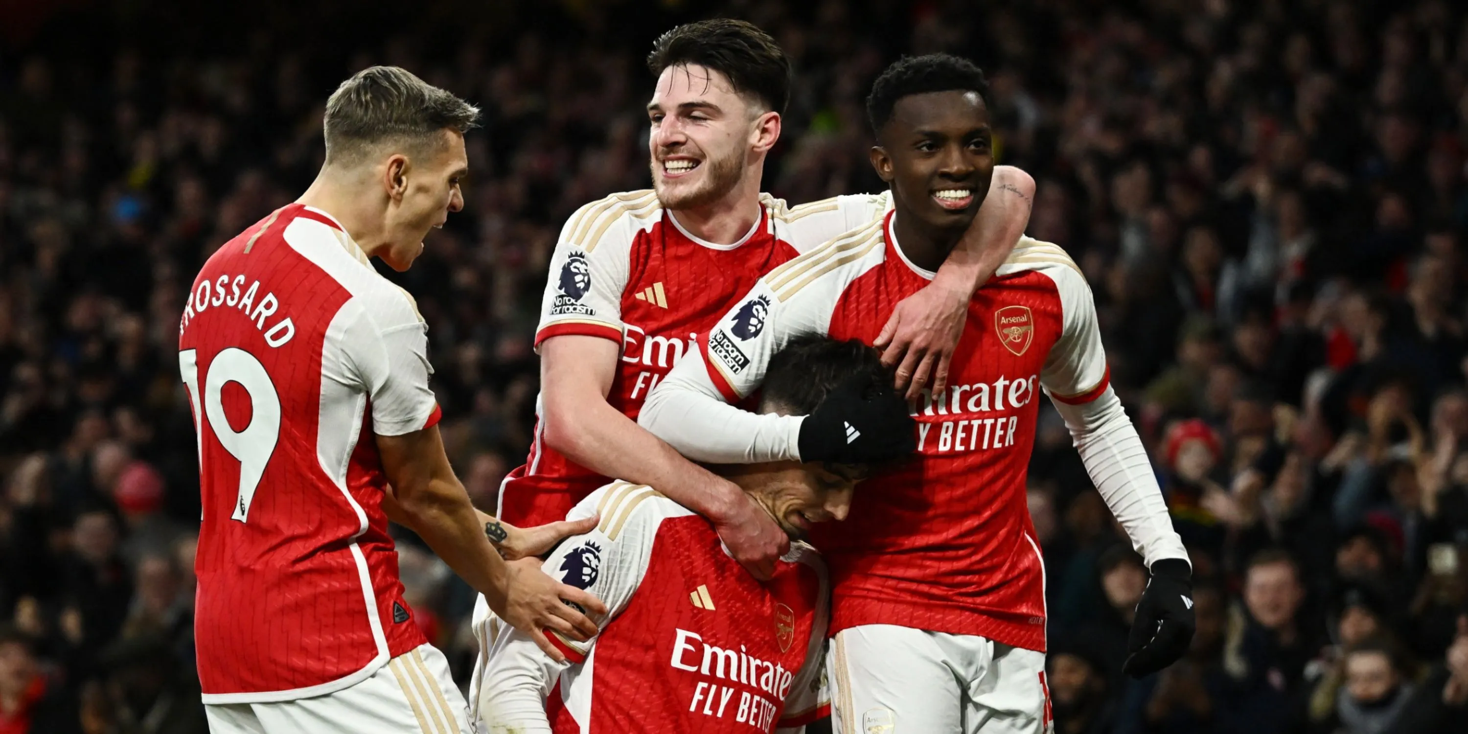 Các cầu thủ Arsenal ăn mừng bàn thắng