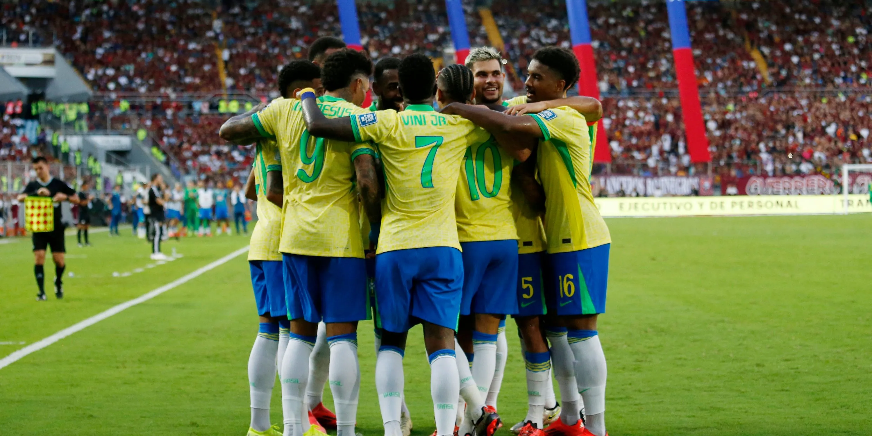 Cầu thủ Brazil ăn mừng bàn thắng, minh họa cho không khí chuyển nhượng tại Manchester United