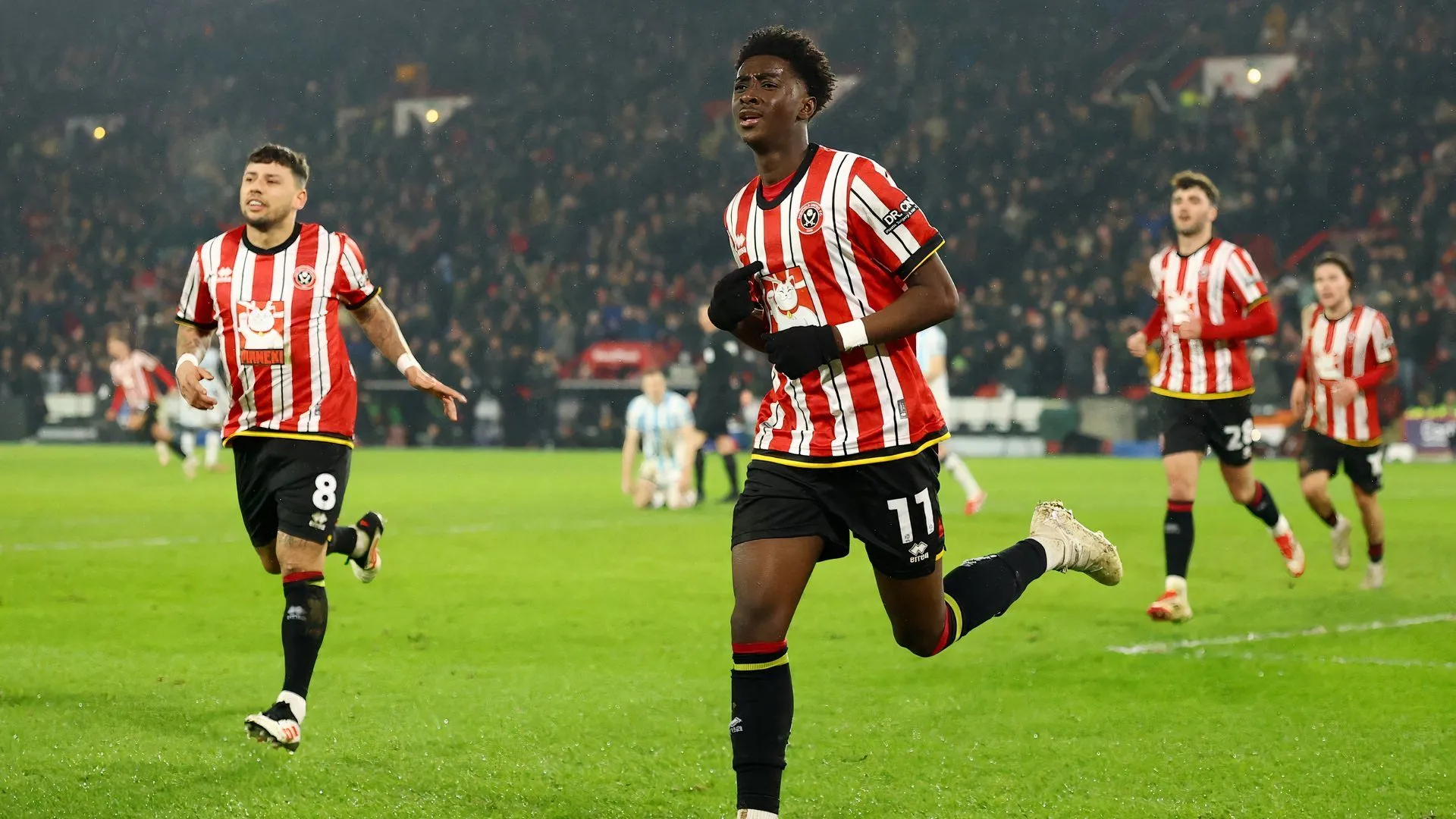 Cầu thủ Jesurun Rak-Sakyi ăn mừng bàn thắng trong màu áo Sheffield United