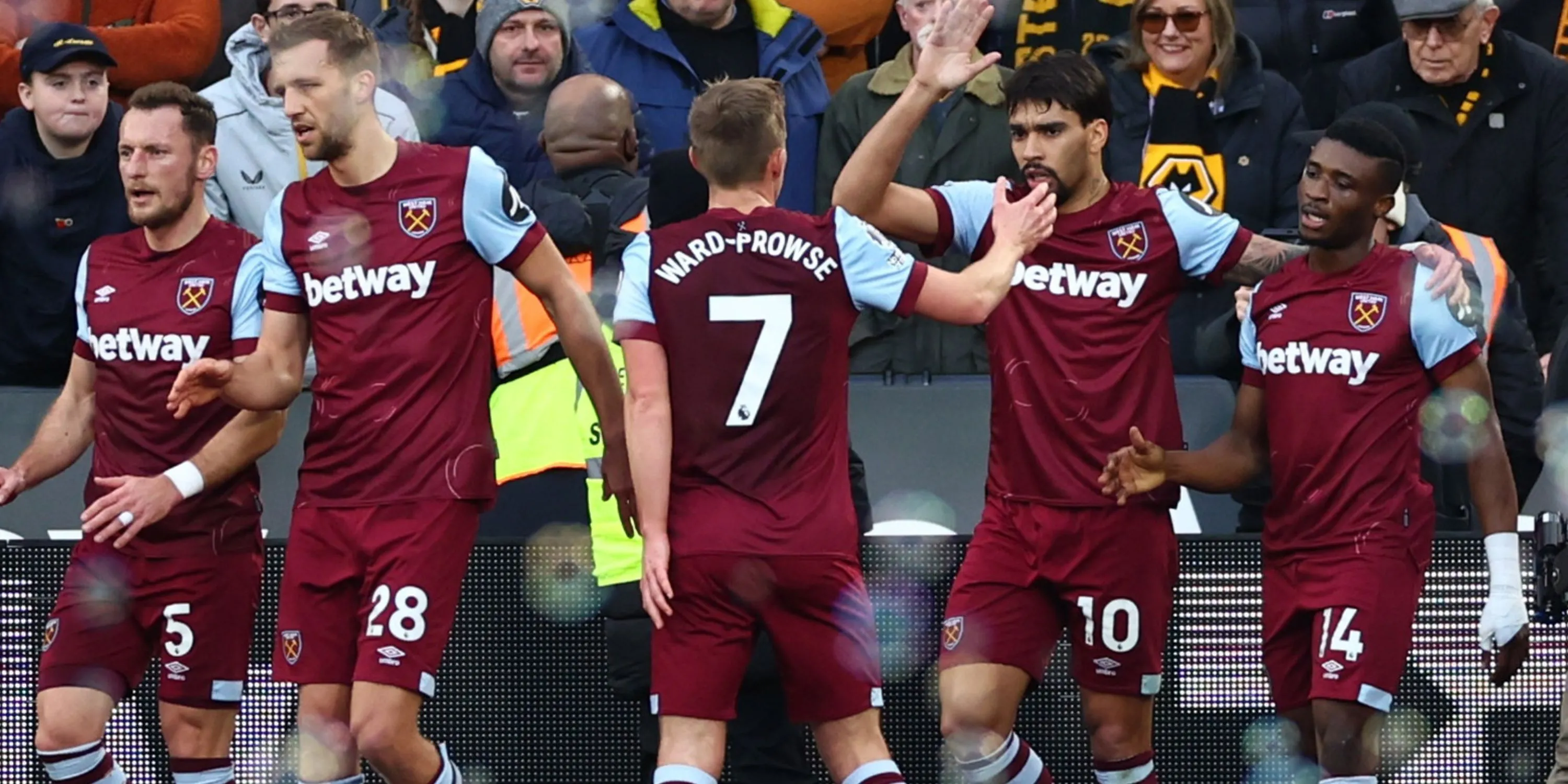 Cầu thủ West Ham United ăn mừng bàn thắng trong trận gặp Wolves