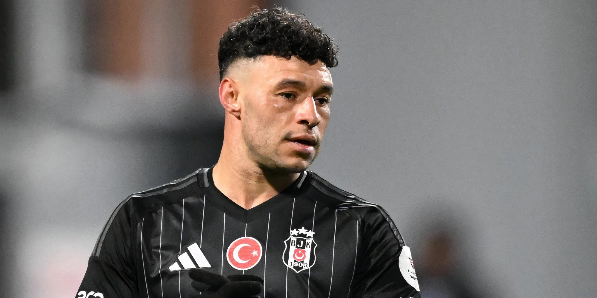 Cựu tiền vệ Liverpool Alex Oxlade-Chamberlain trong màu áo Besiktas