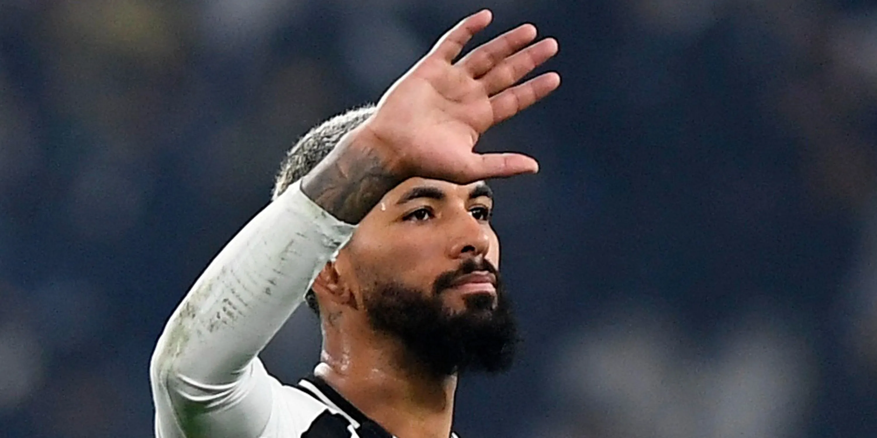 Douglas Luiz, tiền vệ của Juventus và là mục tiêu tiềm năng mà Tottenham Hotspur nhắm đến