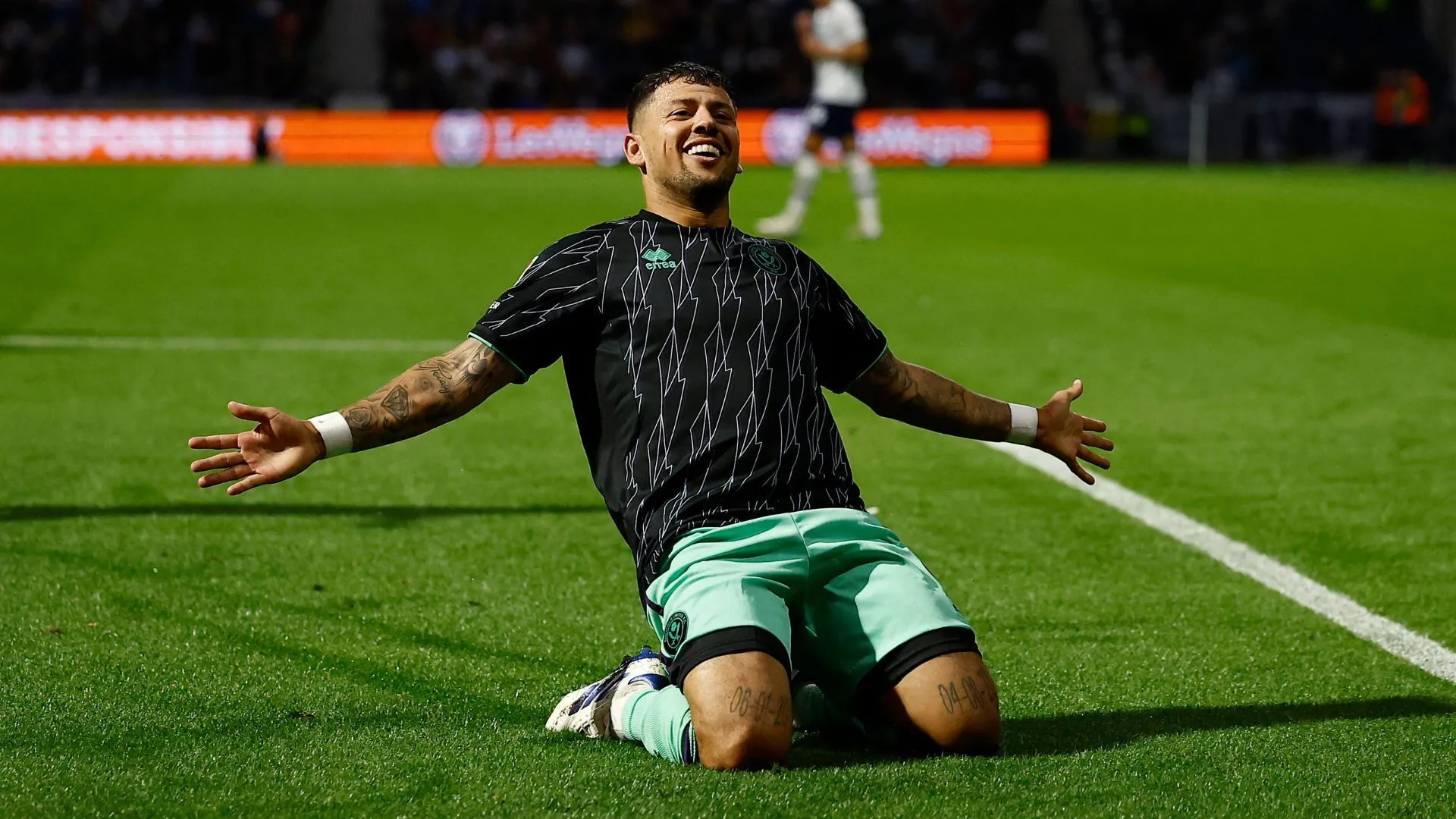 Gus Hamer ăn mừng bàn thắng cho Sheffield United, thể hiện phong độ ấn tượng tại Championship