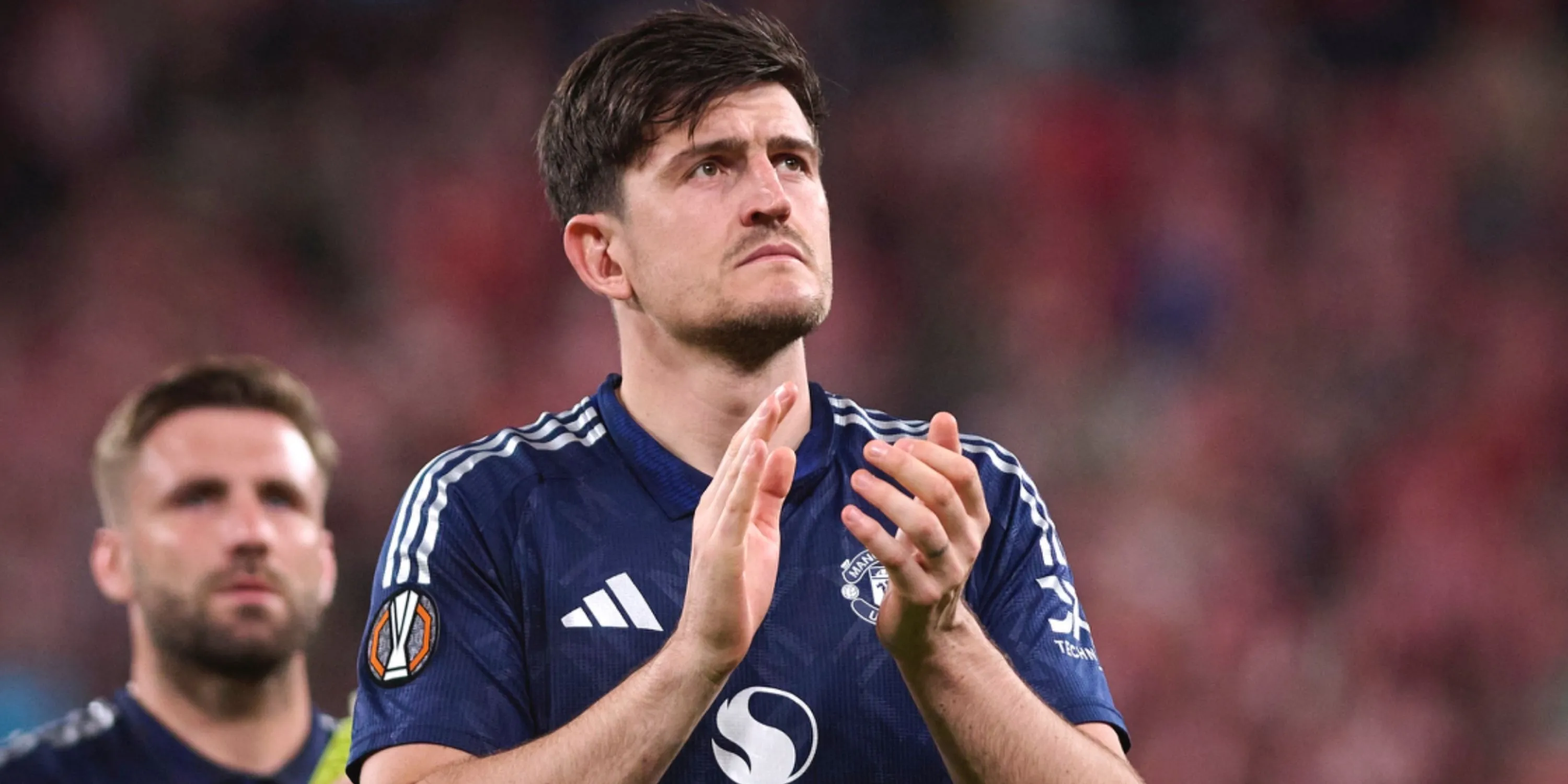 Harry Maguire ăn mừng bàn thắng, biểu tượng của sự kiên cường và vai trò lãnh đạo ở Manchester United