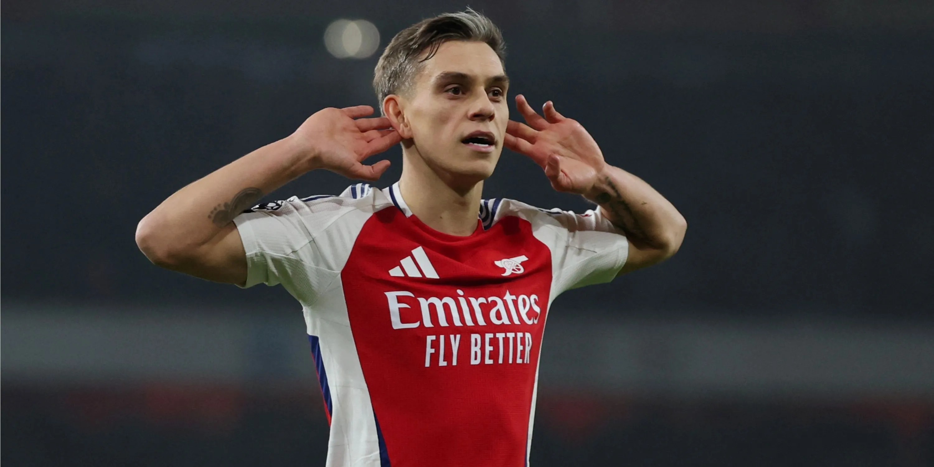 Leandro Trossard ăn mừng bàn thắng cho Arsenal, cầu thủ chạy cánh đang được Crystal Palace quan tâm trong thương vụ Eberechi Eze