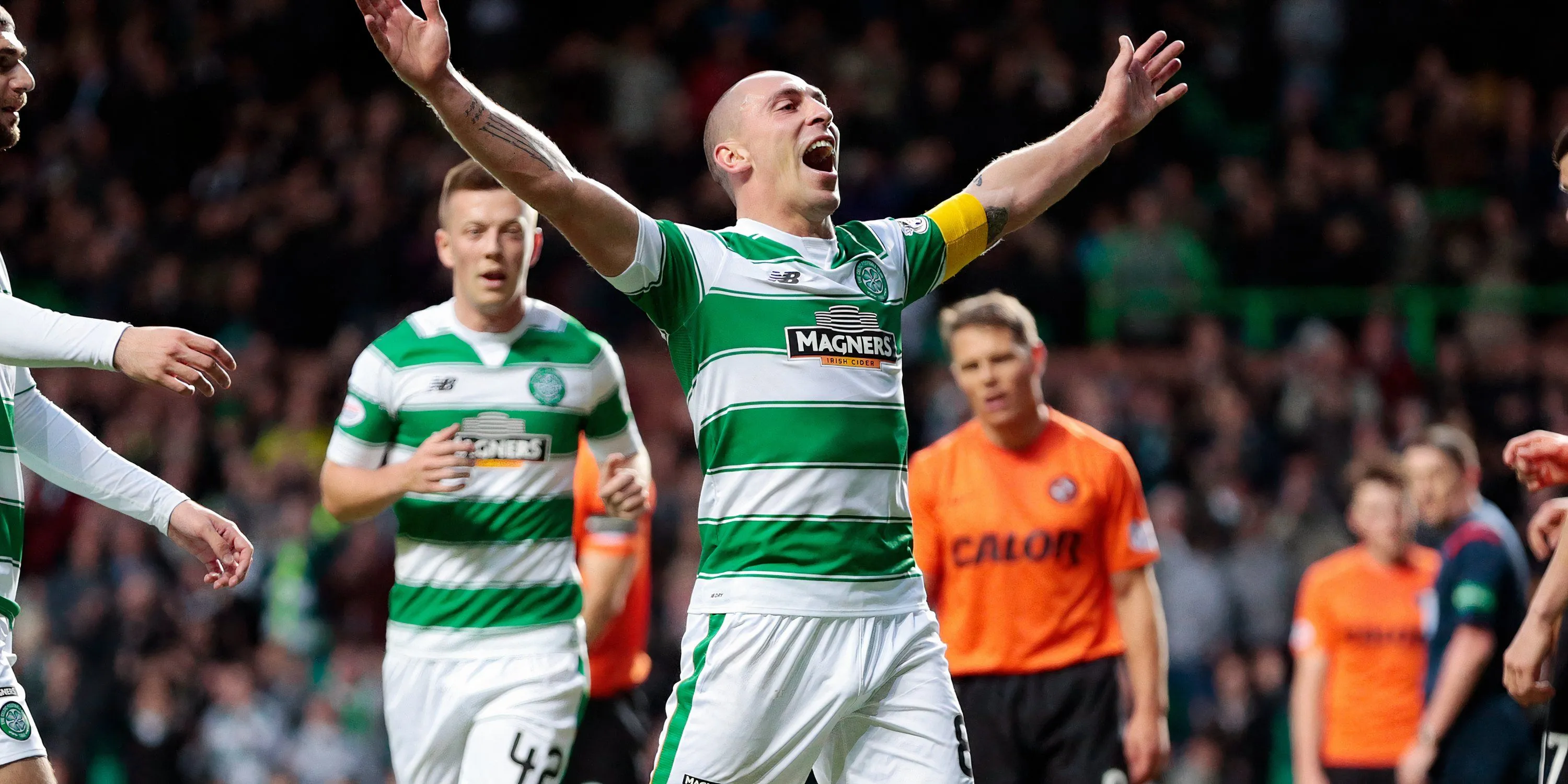Scott Brown thi đấu năng nổ trong trận đấu của Celtic tại giải VĐQG Scotland, thể hiện tầm ảnh hưởng của mình