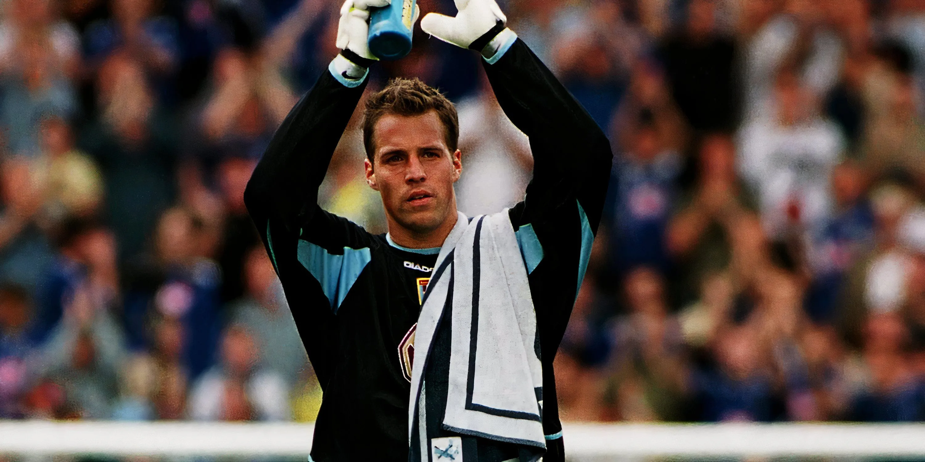 Thomas Sorensen, thủ môn huyền thoại Đan Mạch trong màu áo Stoke City tại Premier League.