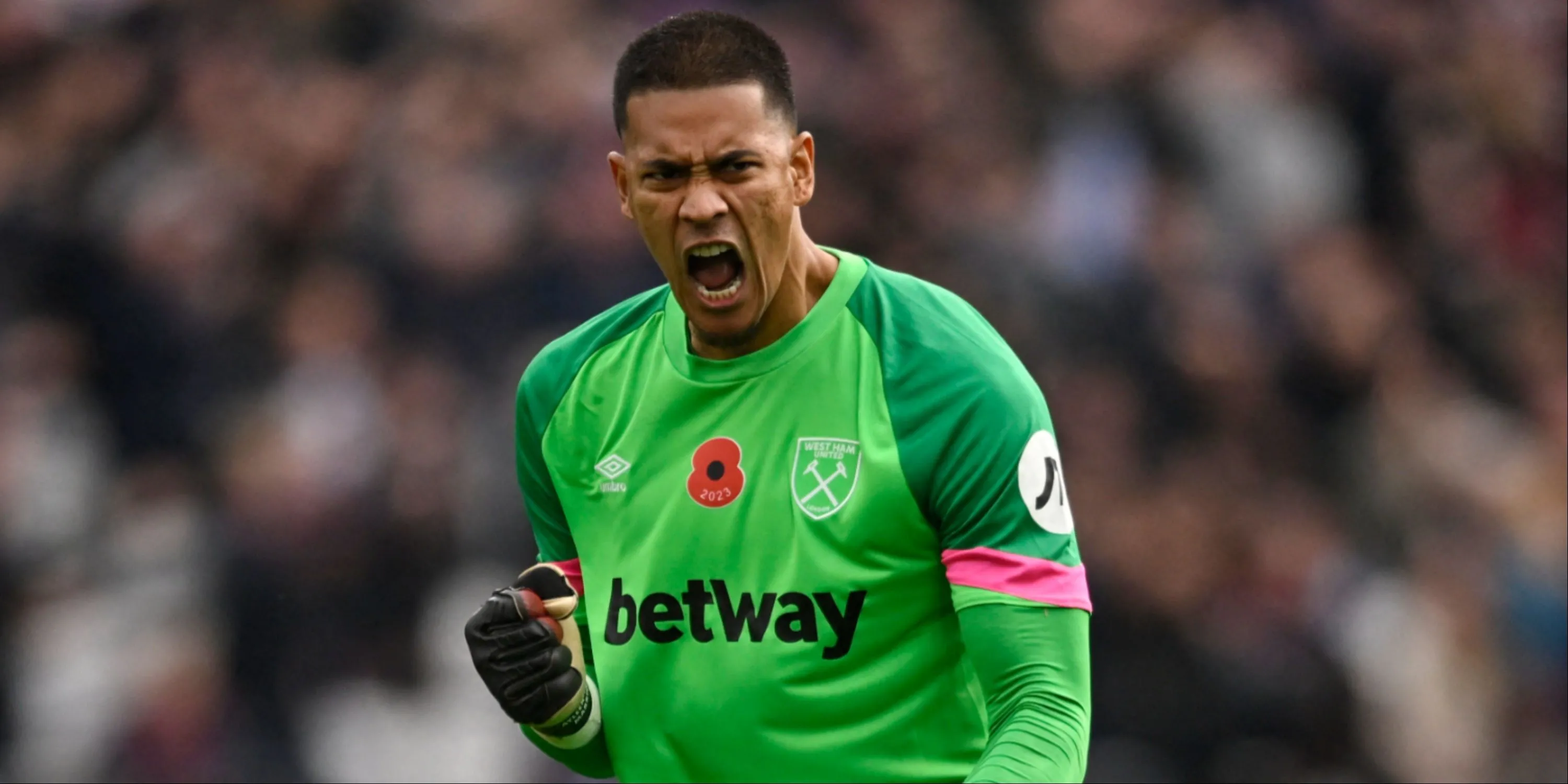 Thủ môn Alphonse Areola thi đấu cho West Ham