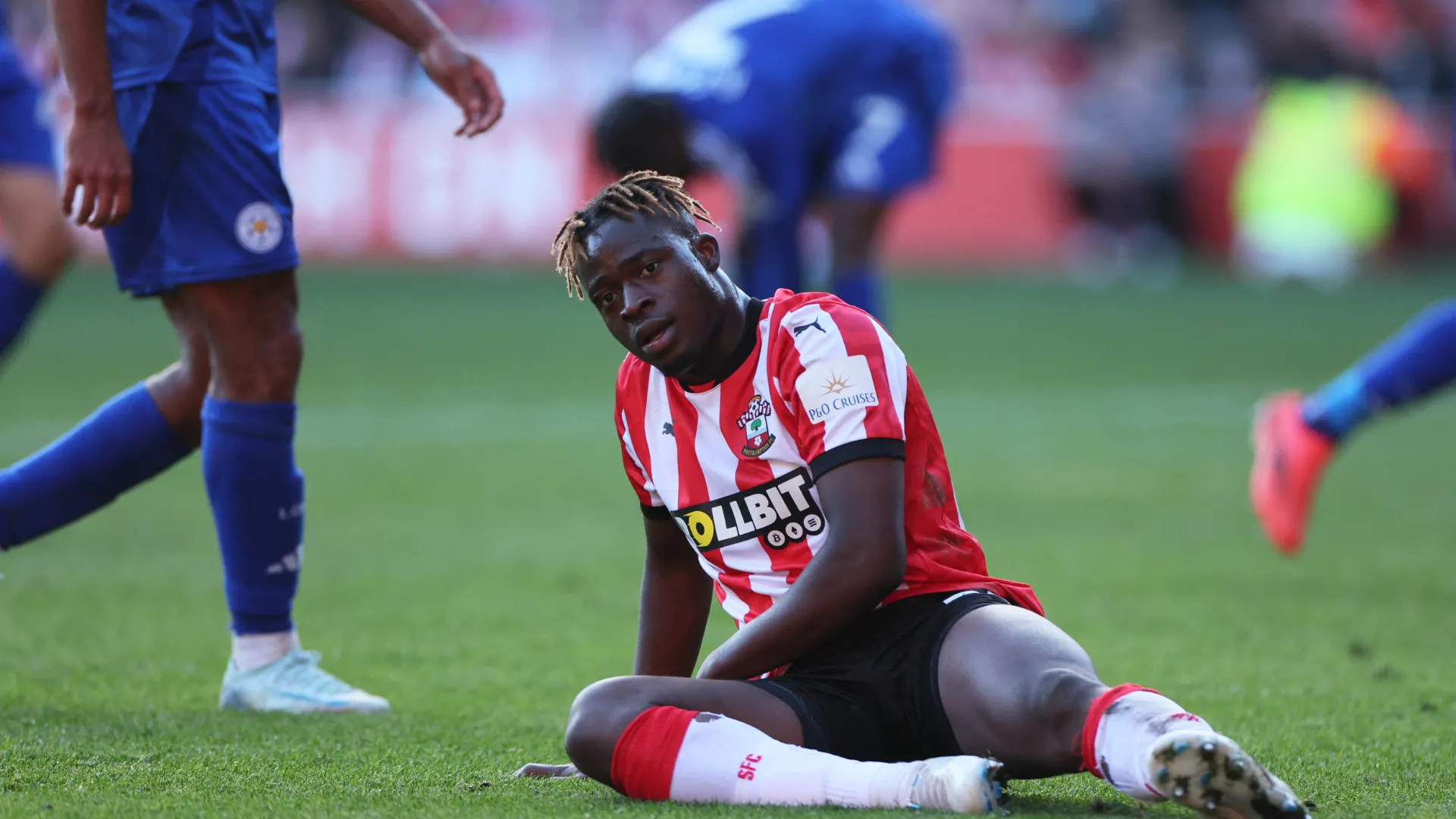 Tiền đạo Kamaldeen Sulemana trong màu áo Southampton