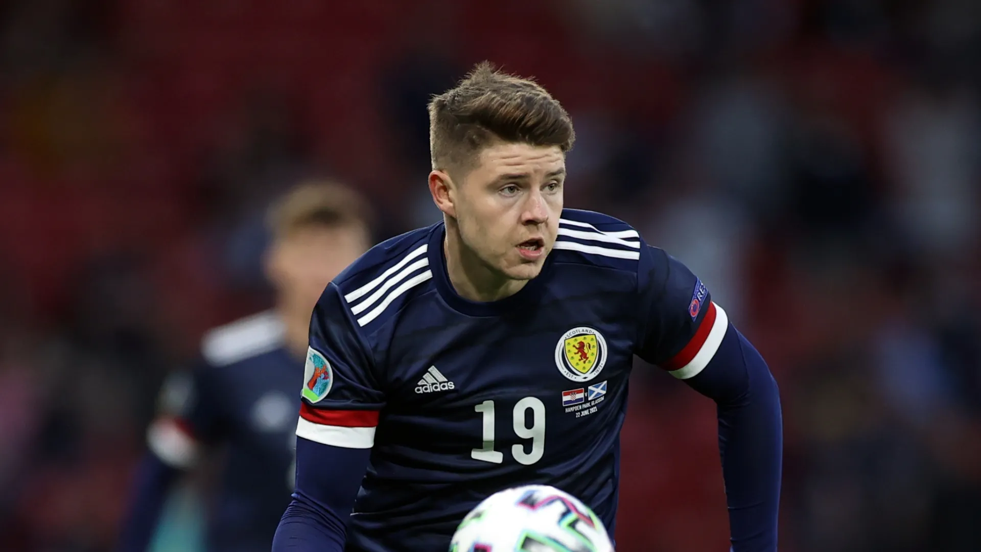 Tiền đạo Kevin Nisbet thi đấu trong màu áo đội tuyển Scotland