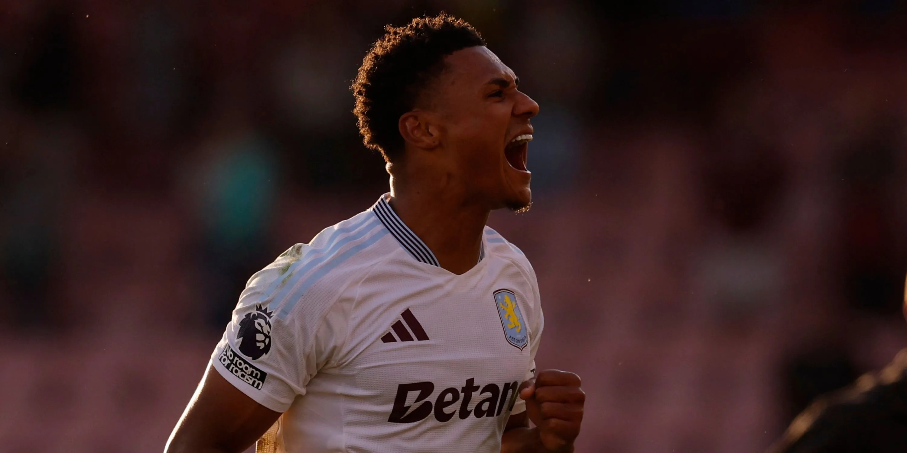 Tiền đạo Ollie Watkins của Aston Villa, mục tiêu hàng đầu của Man Utd.