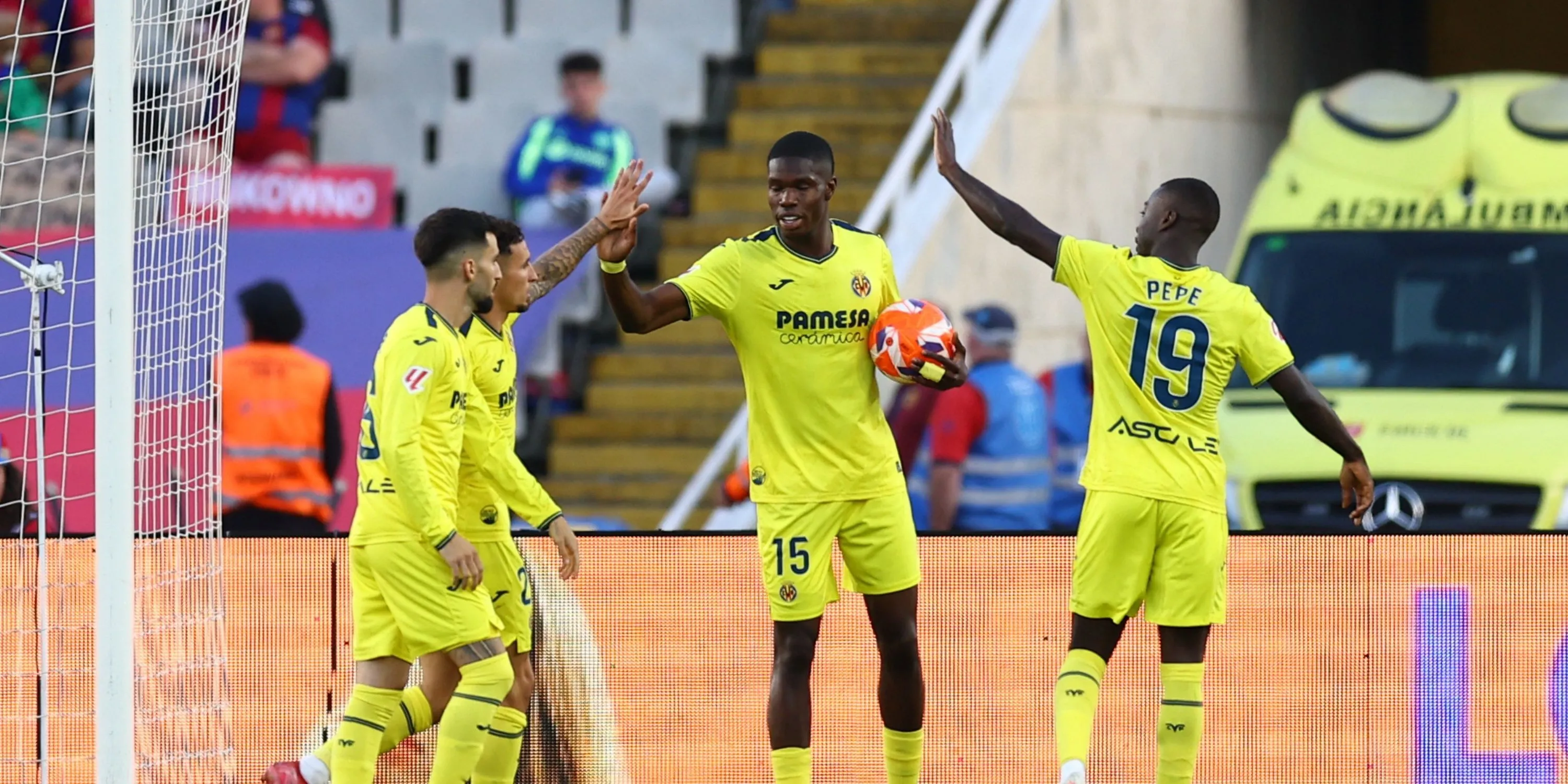 Tiền đạo Thierno Barry trong màu áo Villarreal