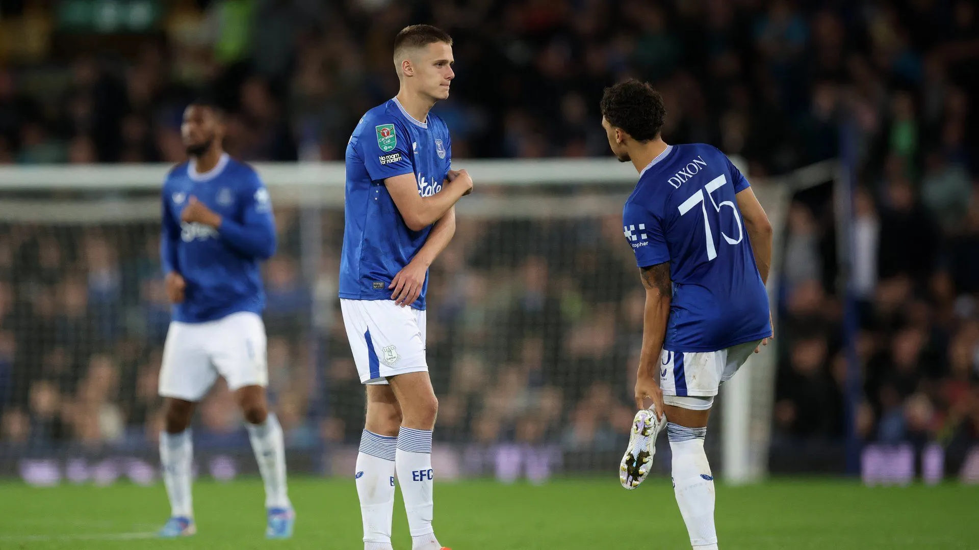 Tiền vệ Harrison Armstrong được đánh giá cao bởi HLV David Moyes của Everton, tương lai anh sẽ được quyết định sớm.