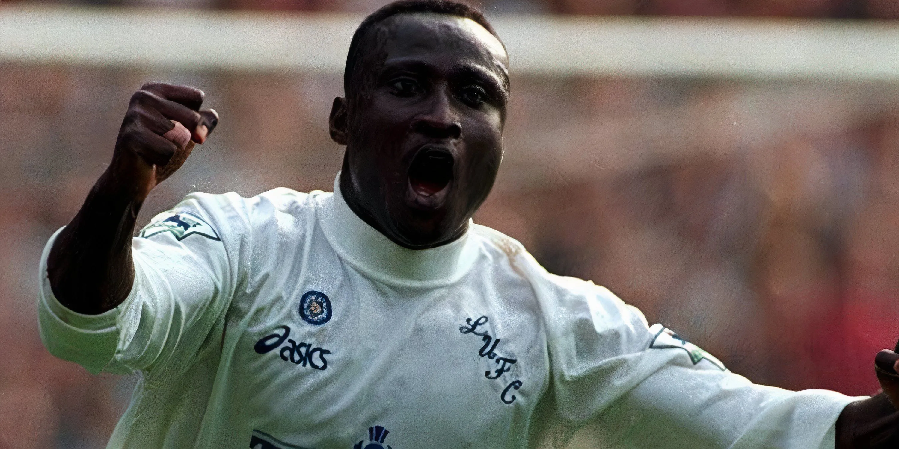Tony Yeboah, tiền đạo người Ghana với những cú sút xa đẳng cấp khi khoác áo Leeds United.