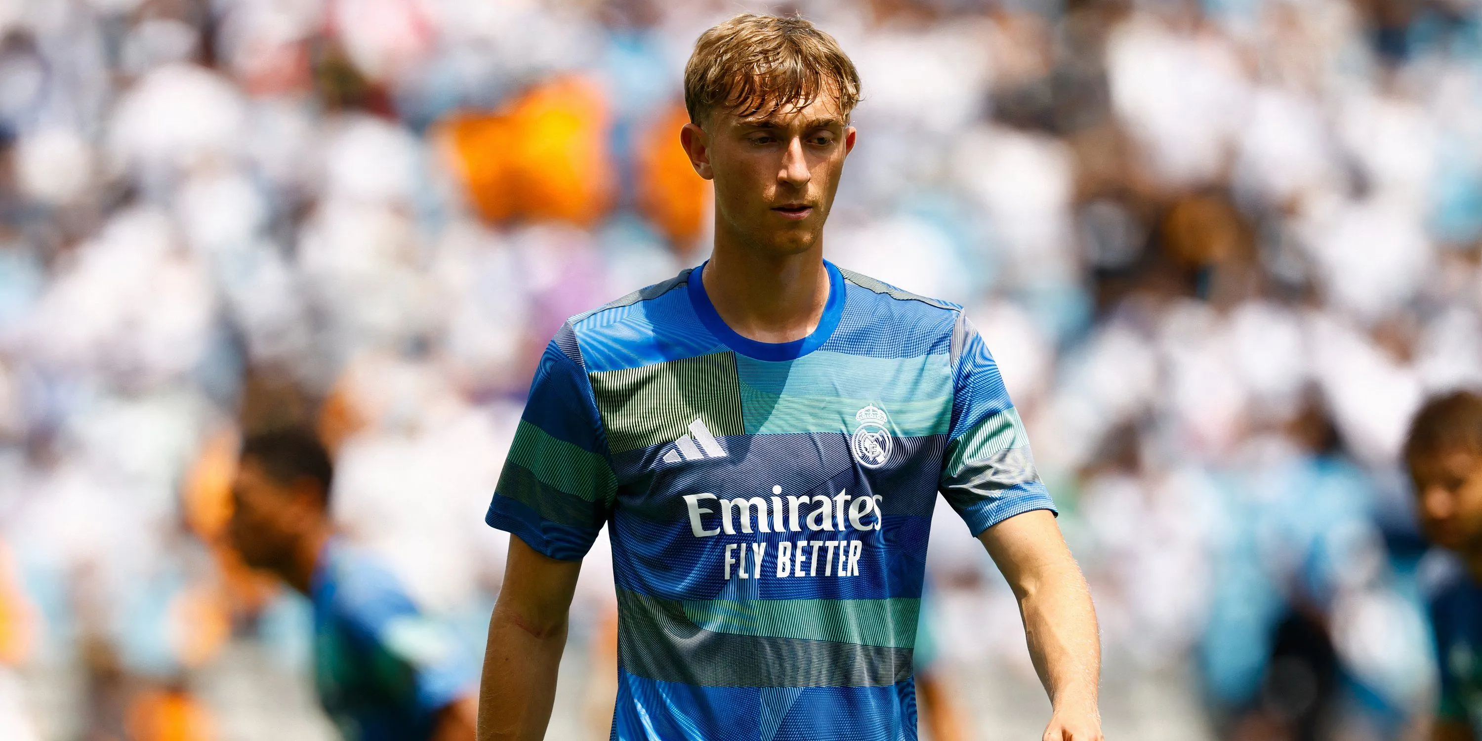 Trung vệ trẻ Dean Huijsen trong màu áo Real Madrid