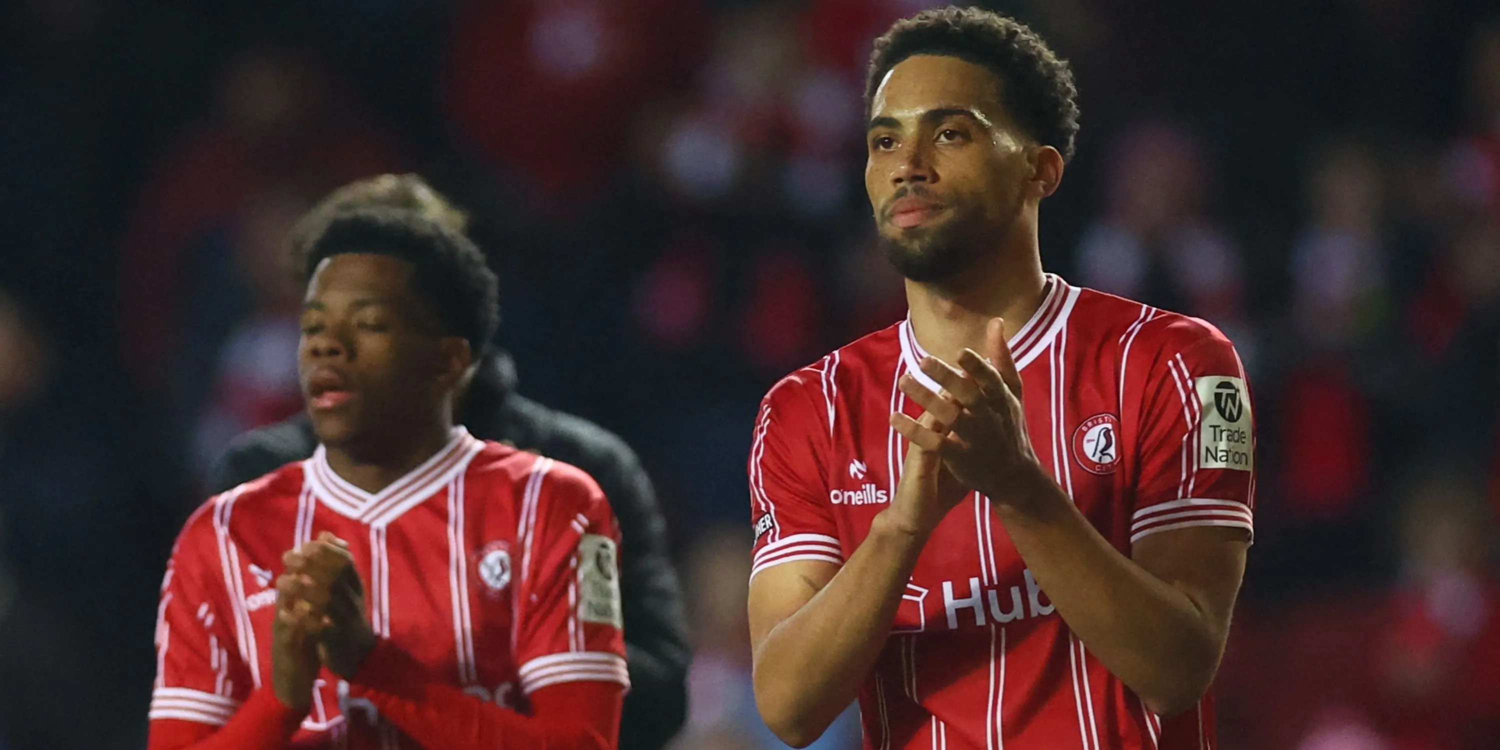 Trung vệ Zak Vyner của Bristol City trong một trận đấu Championship