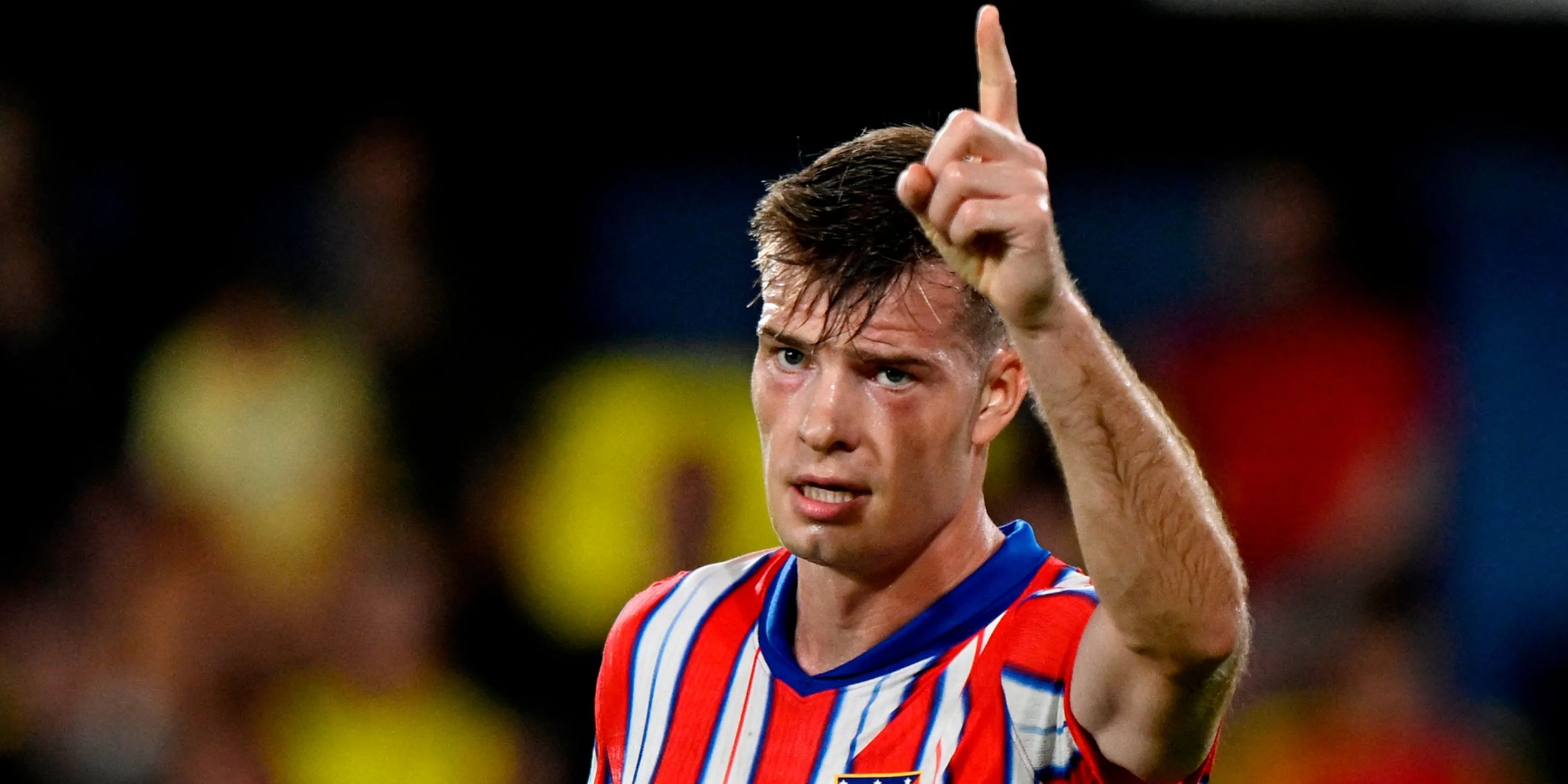 Alexander Sorloth ăn mừng bàn thắng cho Atletico Madrid