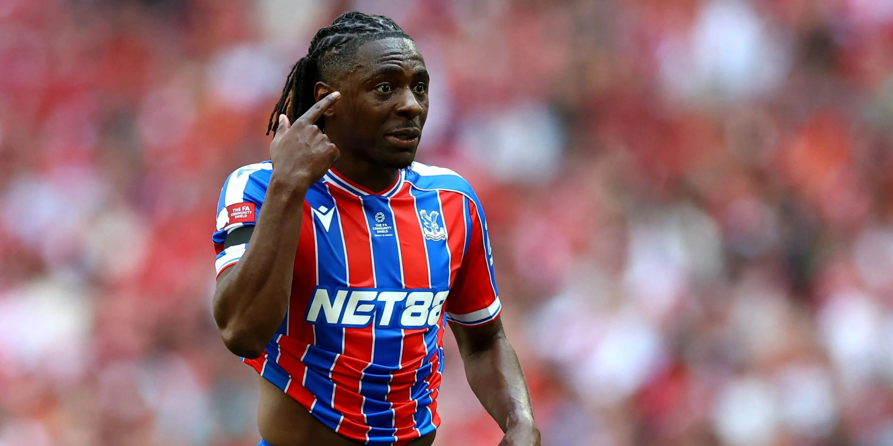 Eberechi Eze trong màu áo Crystal Palace đối đầu Liverpool