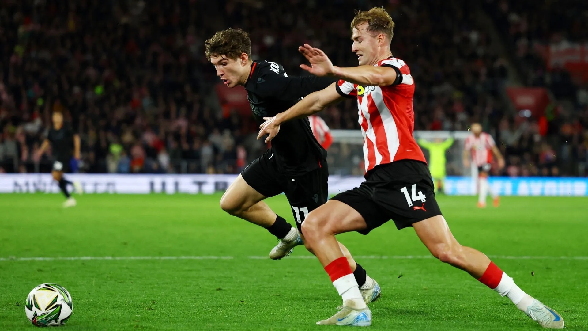Lewis Koumas nỗ lực thi đấu trong màu áo Stoke City