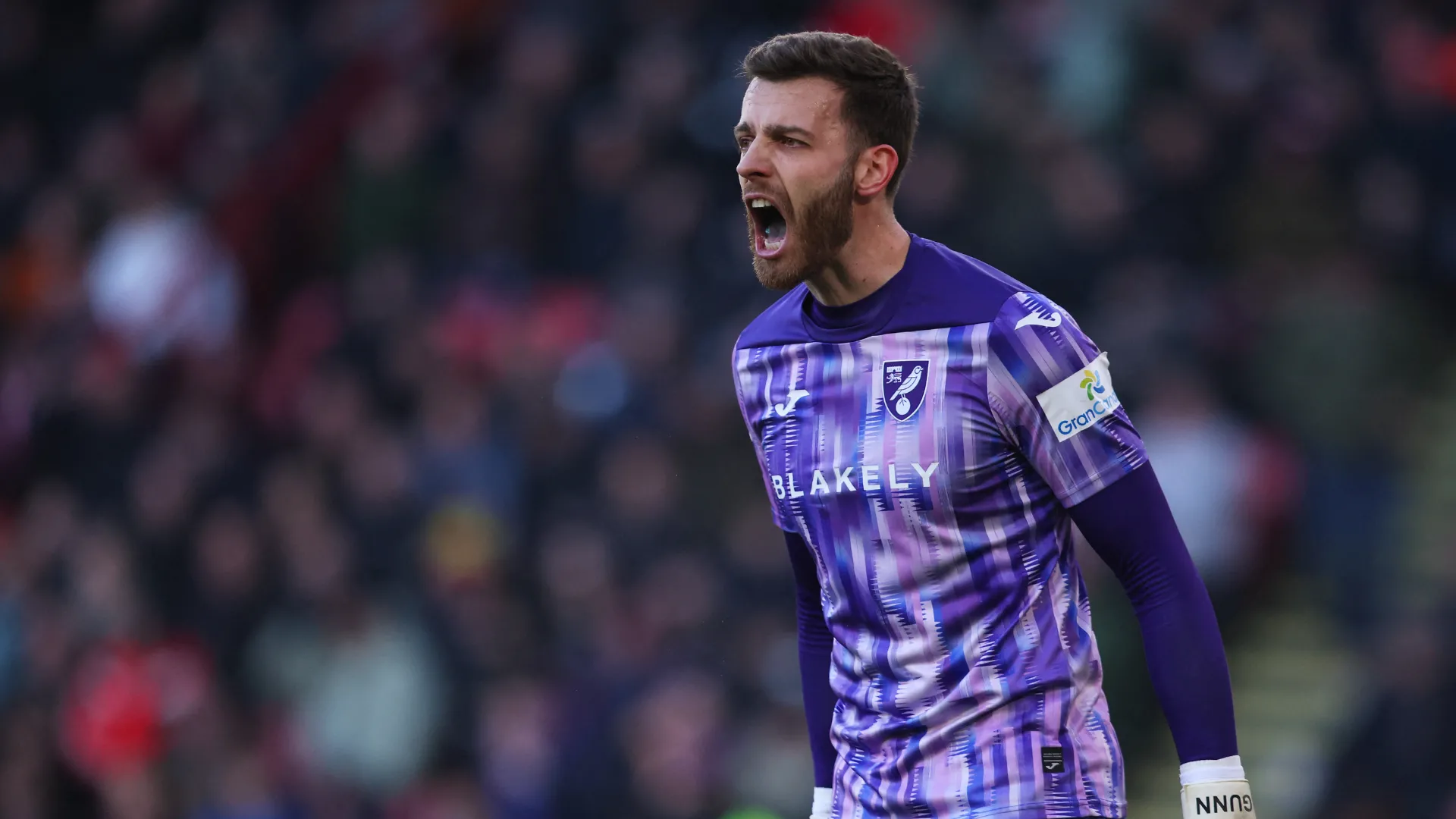 Thủ môn Angus Gunn sắp gia nhập Nottingham Forest
