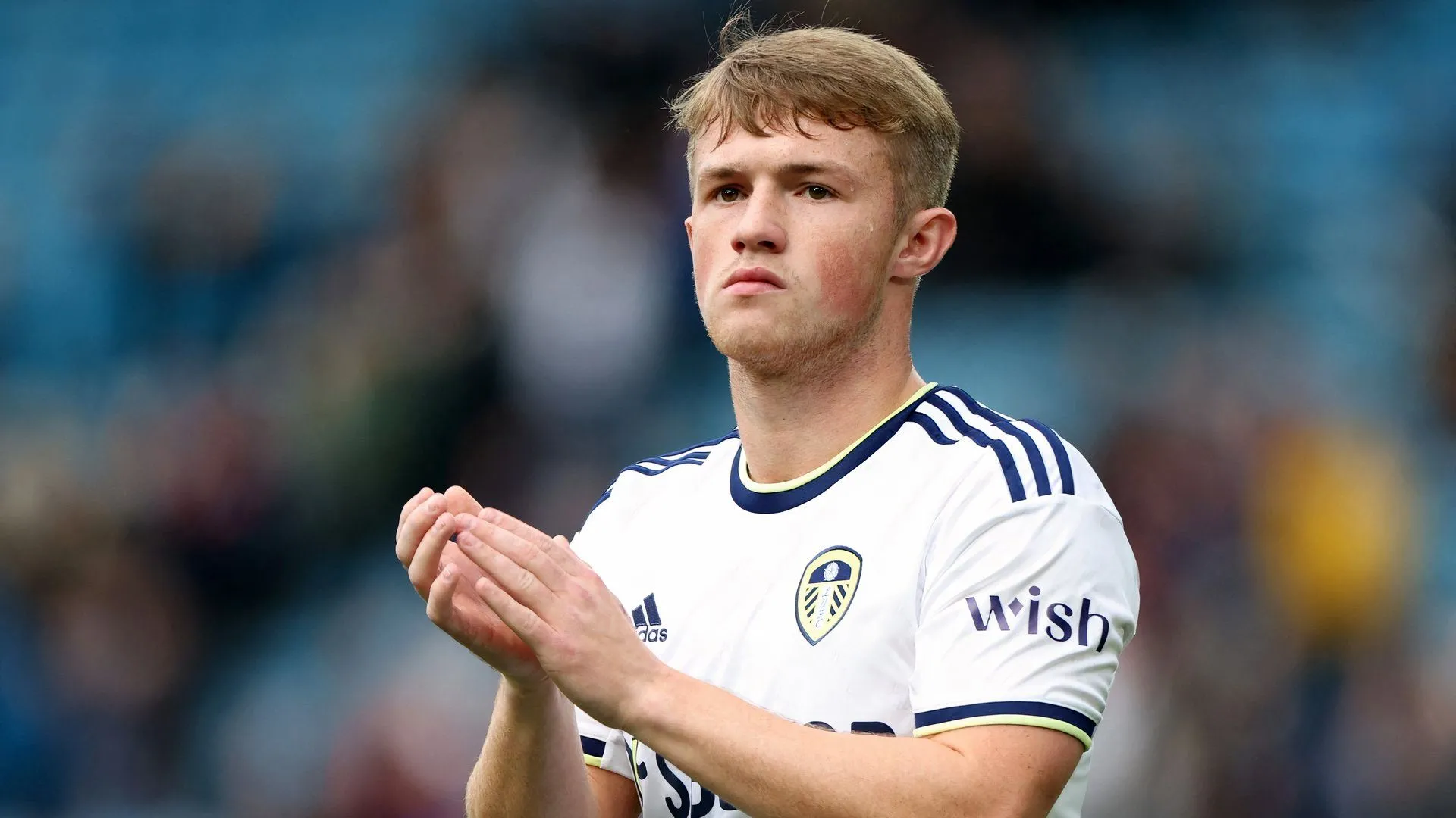 Tiền đạo Joe Gelhardt của Leeds United trong trang phục thi đấu chuẩn bị chuyển đến Hull City theo dạng cho mượn.