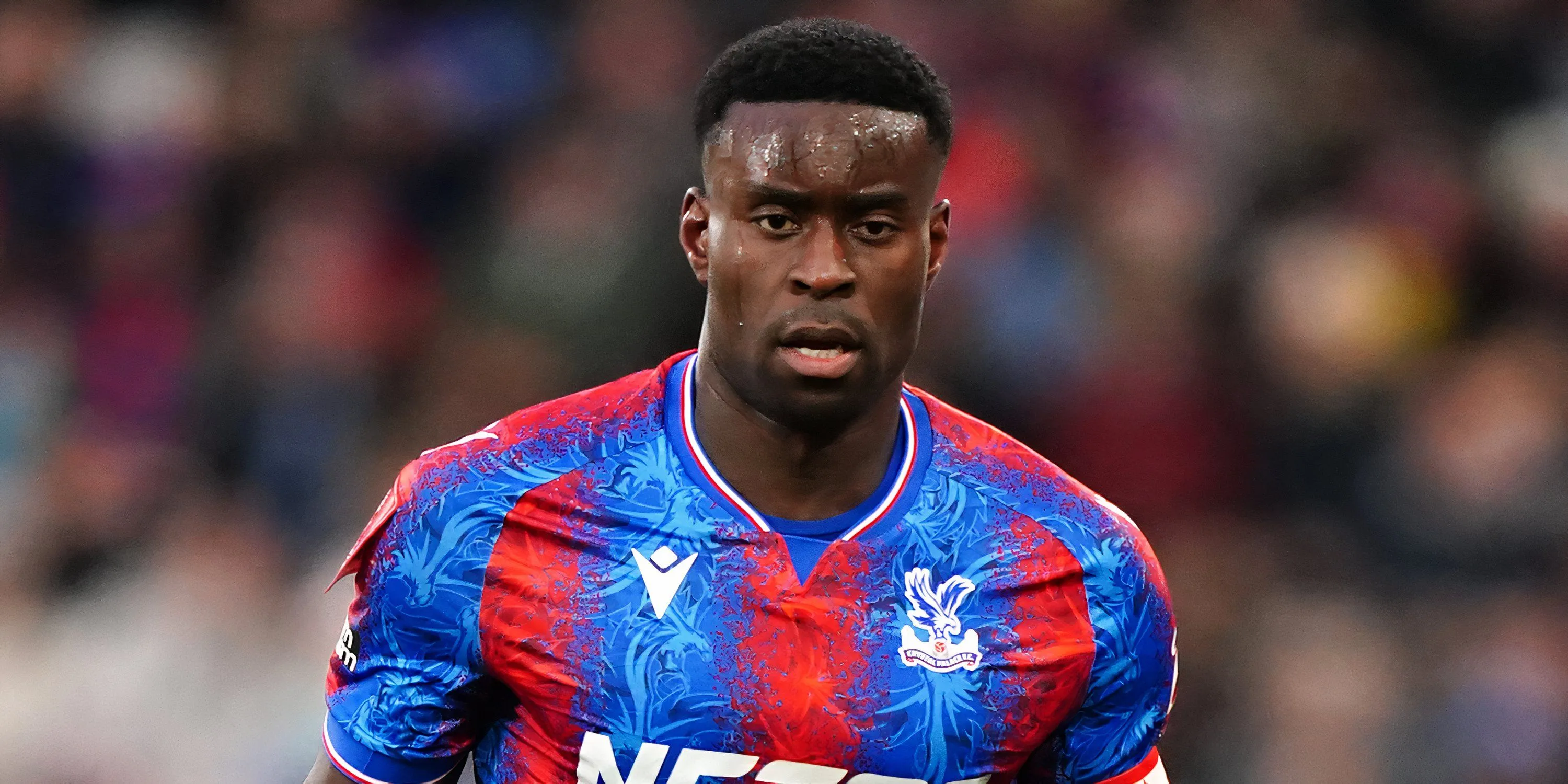 Trung vệ Marc Guehi thi đấu cho Crystal Palace, cầu thủ được Liverpool săn đón trên thị trường chuyển nhượng Ngoại hạng Anh.